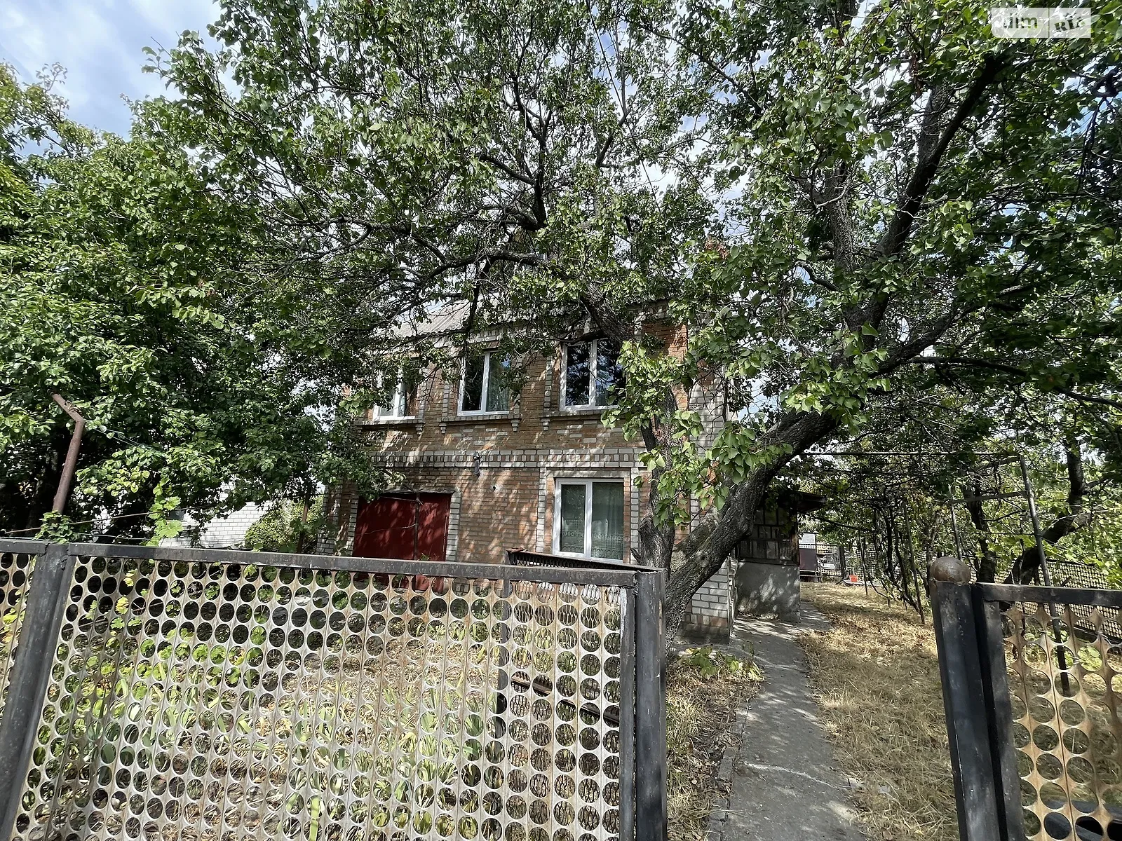 Продается дом на 2 этажа 128 кв. м с подвалом, цена: 69900 $ - фото 1