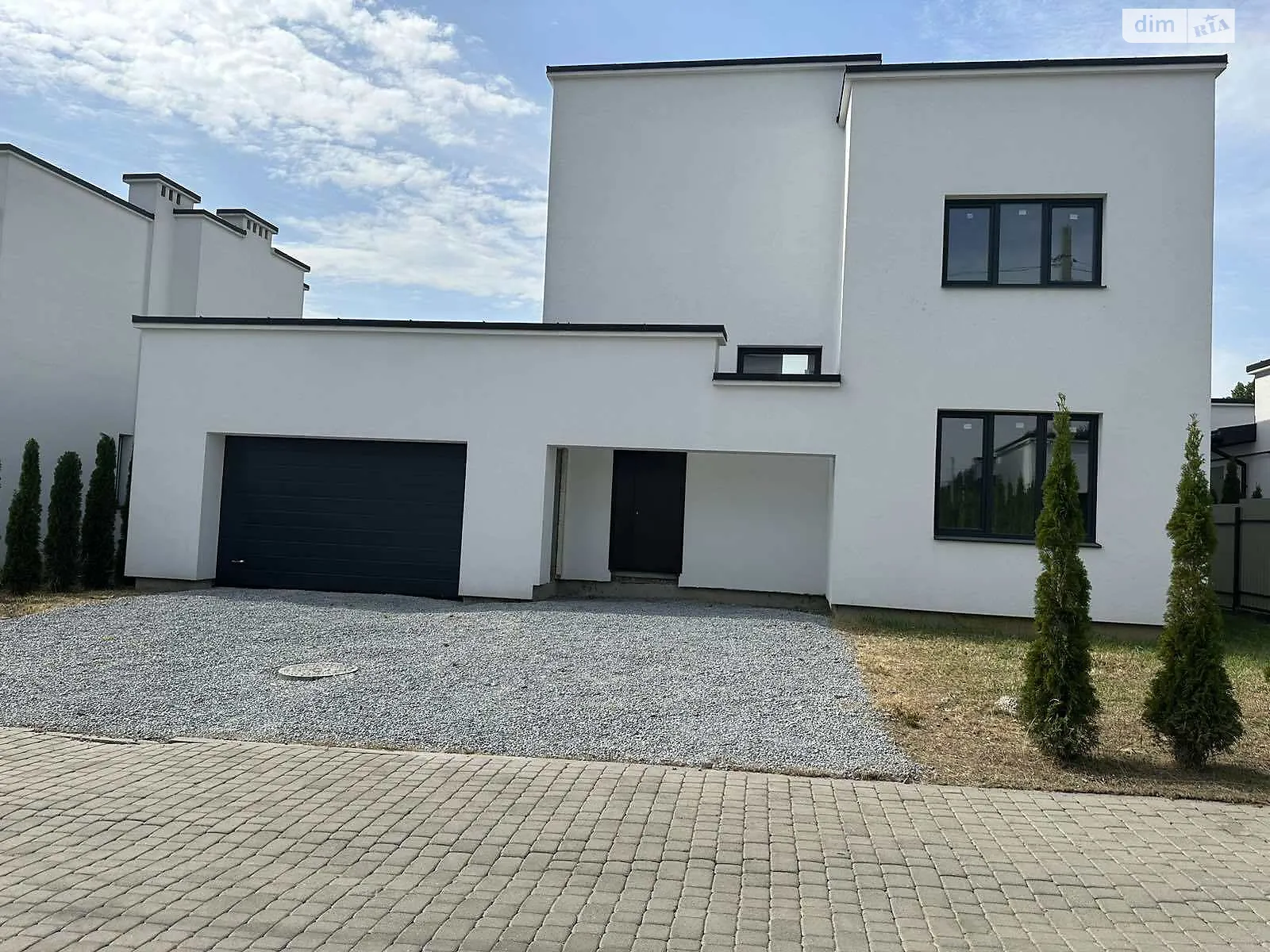 Продается дом на 2 этажа 230 кв. м с гаражом, цена: 200000 $ - фото 1