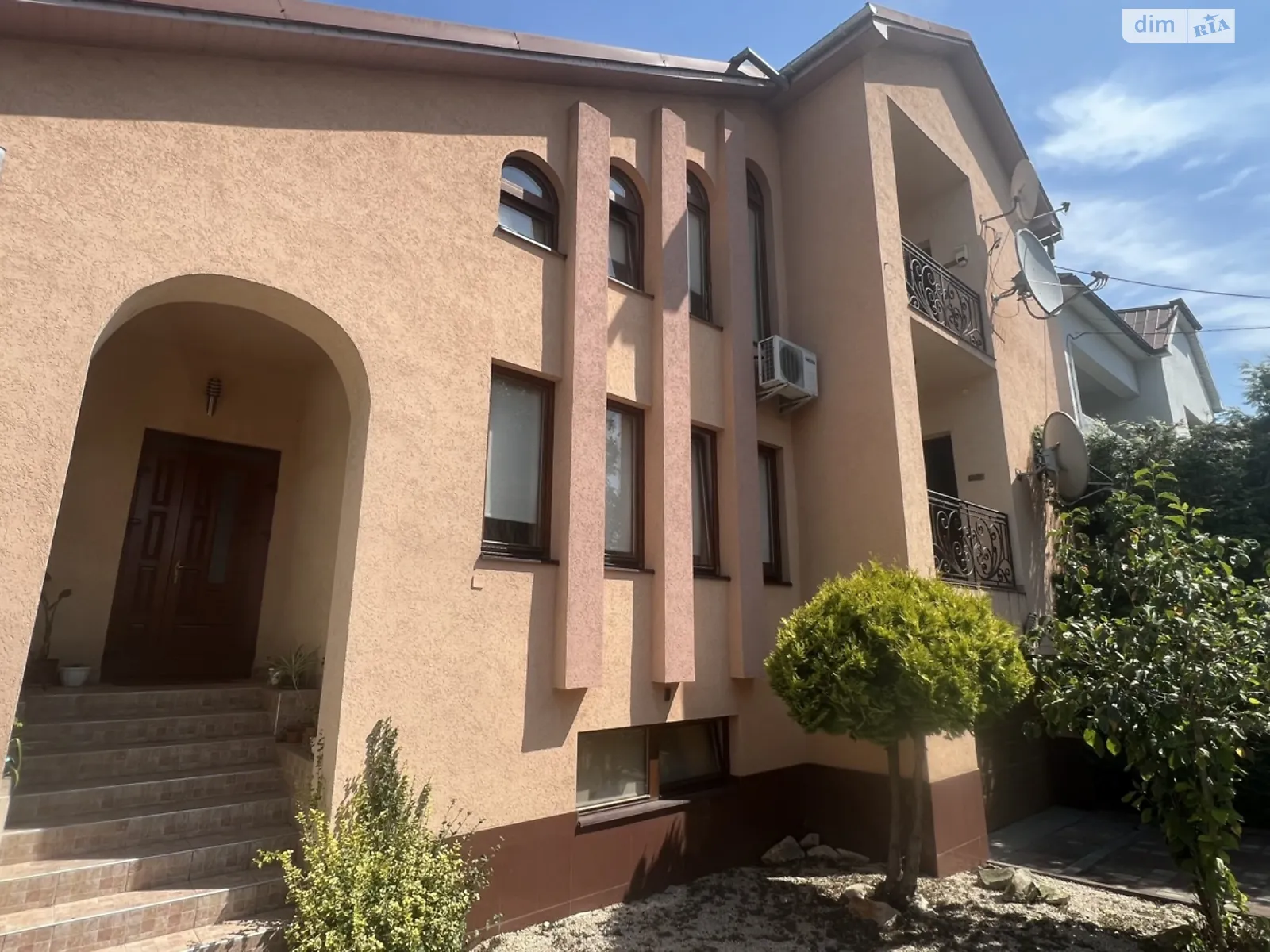 Продается дом на 2 этажа 315 кв. м с верандой, цена: 220000 $ - фото 1