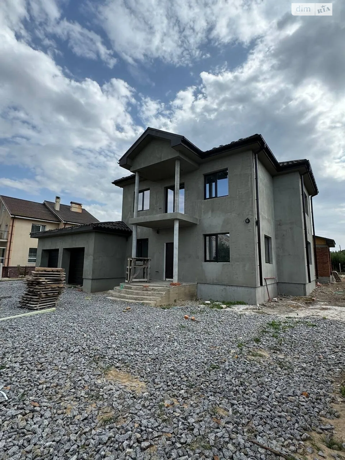 Продается дом на 2 этажа 280 кв. м с гаражом, цена: 165000 $ - фото 1
