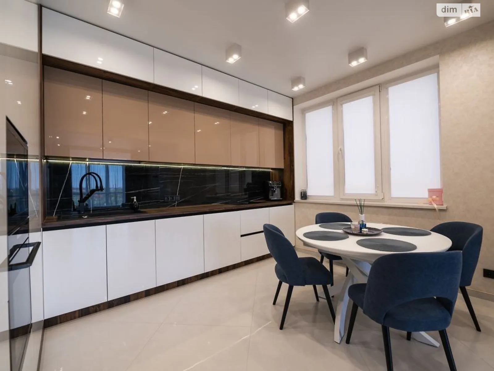 Продається 1-кімнатна квартира 66 кв. м у Одесі, вул. Костанді, 104 - фото 1