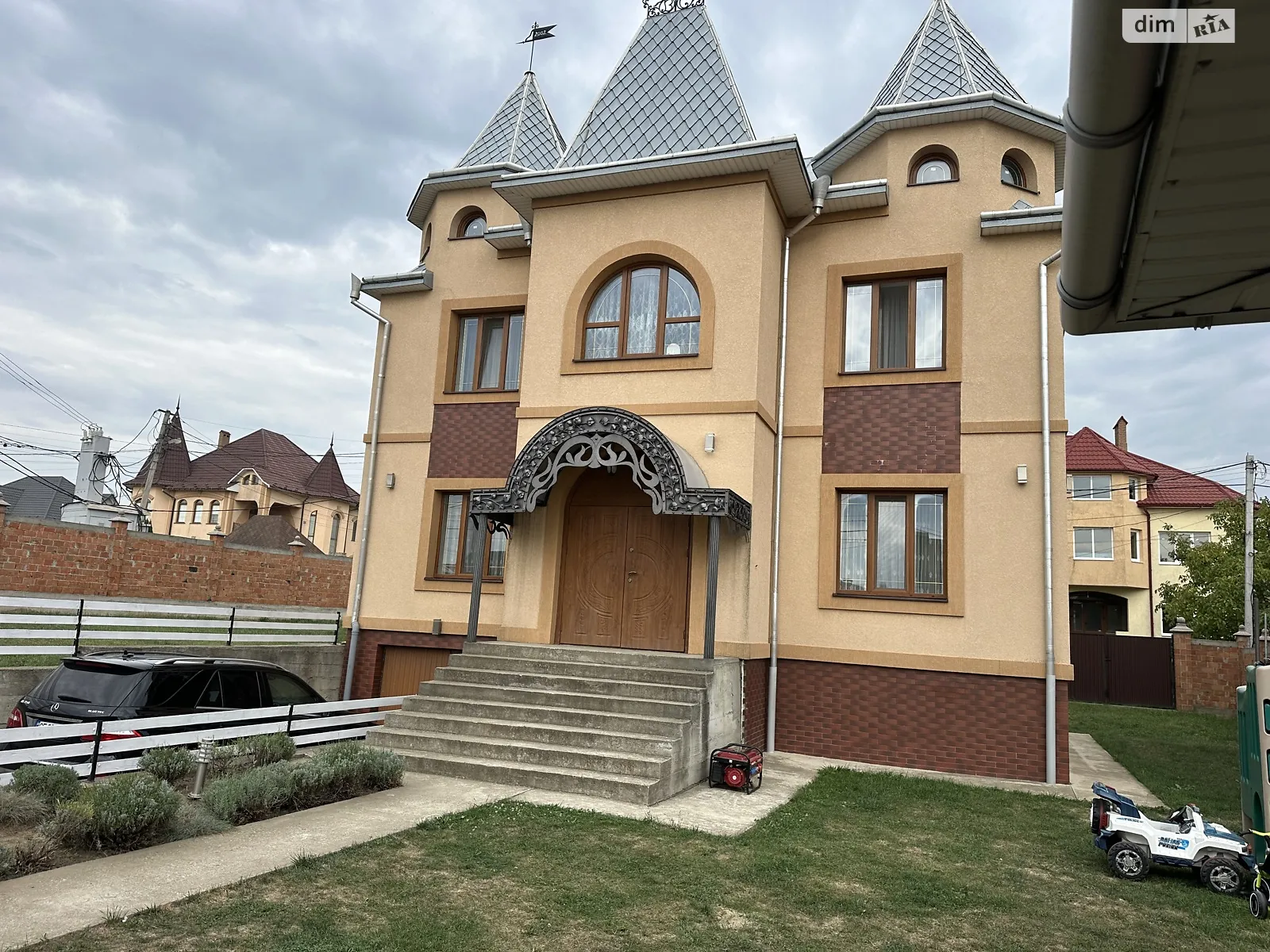Продается дом на 2 этажа 218.2 кв. м с камином, цена: 215000 $ - фото 1