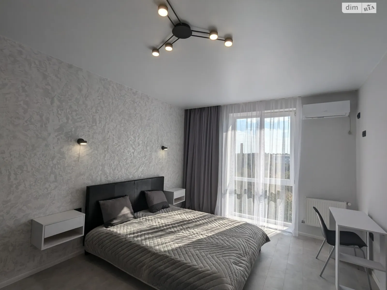Продается 1-комнатная квартира 46 кв. м в Черновцах - фото 1