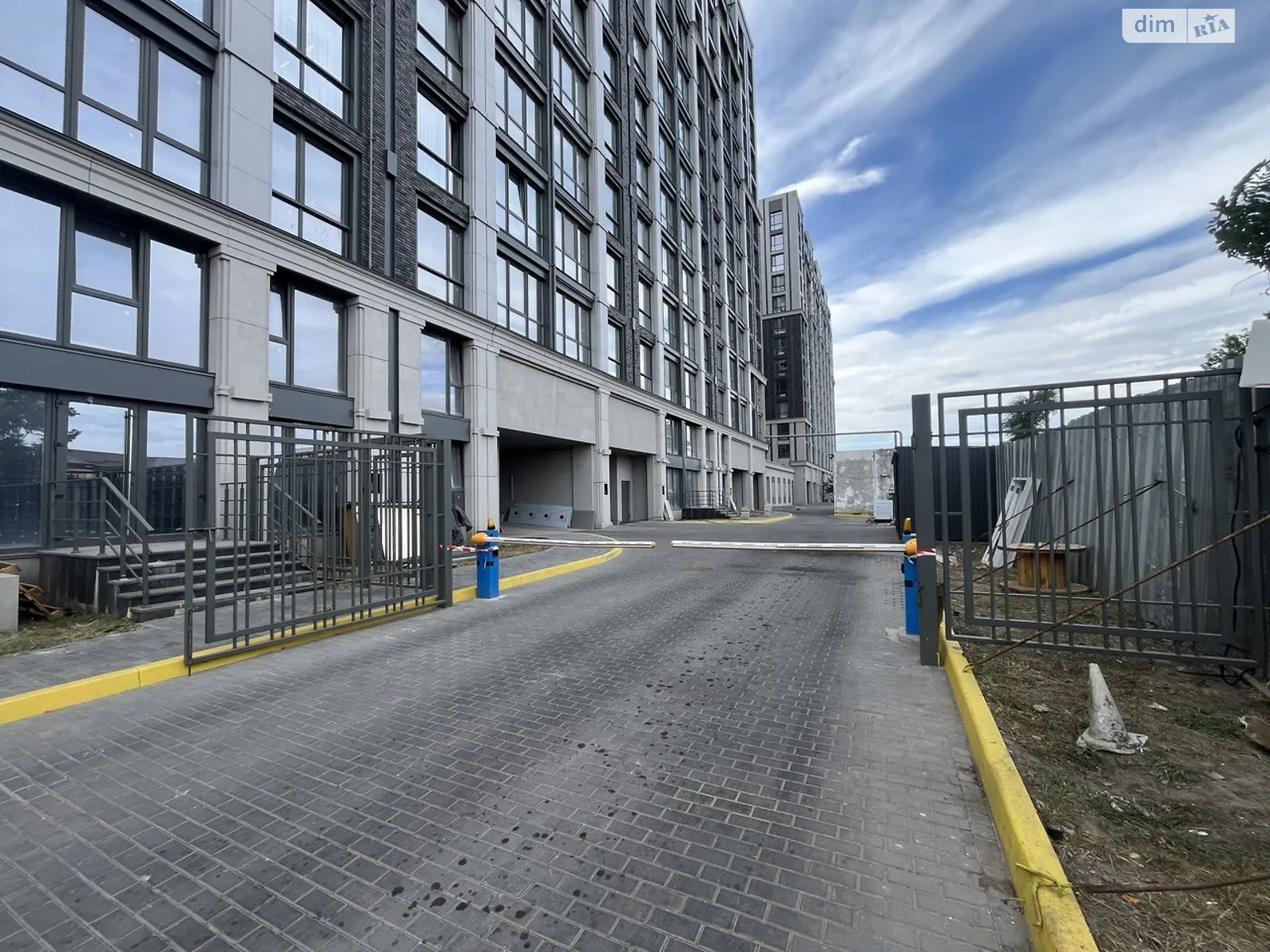 Продается подземный паркинг под легковое авто на 16 кв. м, цена: 16900 $ - фото 1