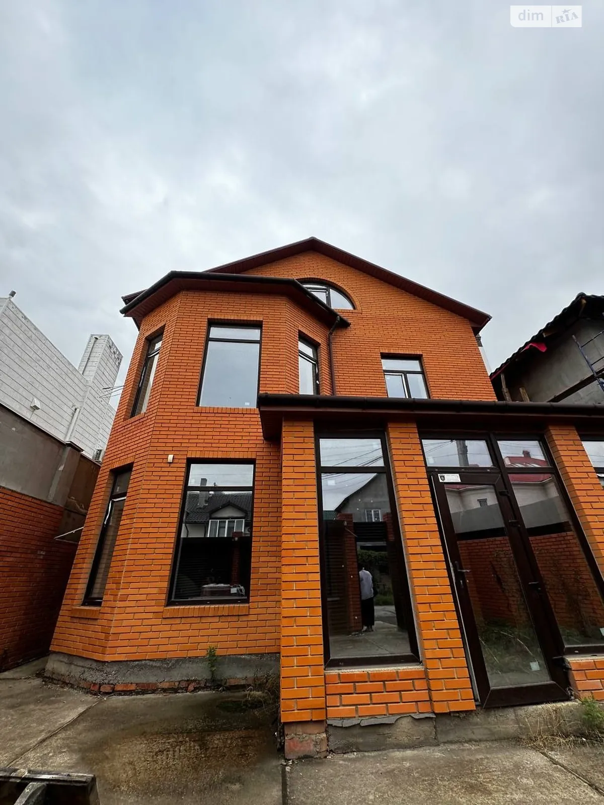 Продається будинок 3 поверховий 245 кв. м з каміном - фото 2