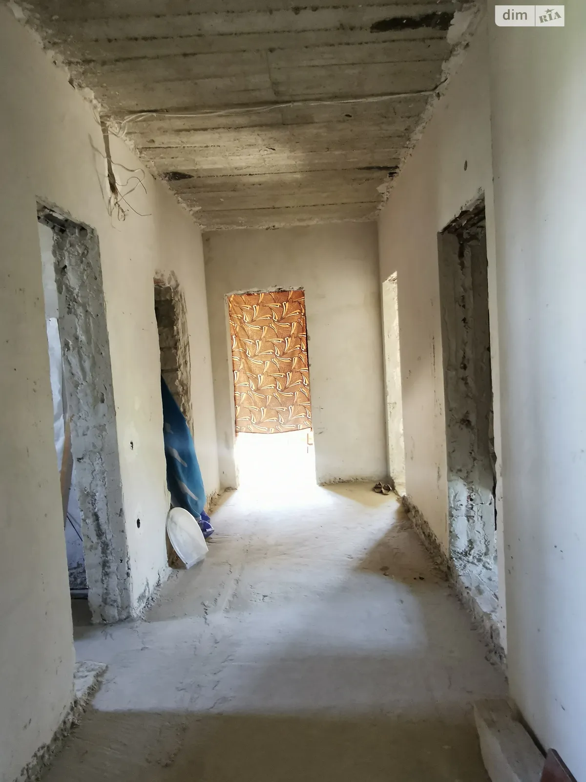 Продается дом на 3 этажа 220 кв. м с баней/сауной, цена: 160000 $ - фото 1