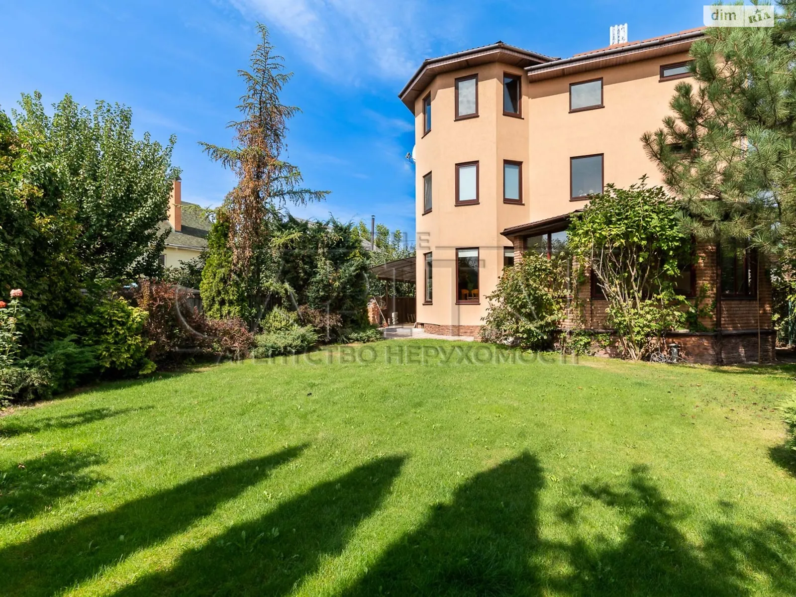 Продается дом на 3 этажа 285 кв. м с верандой, цена: 193000 $ - фото 1