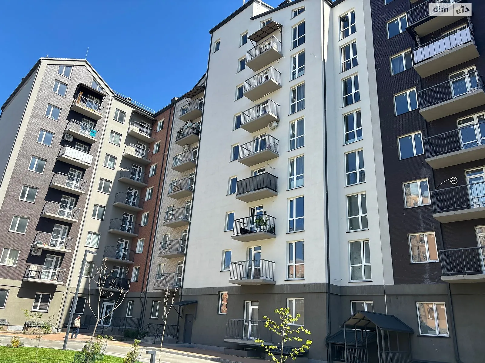Продається 1-кімнатна квартира 43 кв. м у Броварах, вул. Героїв Крут, 10 - фото 1