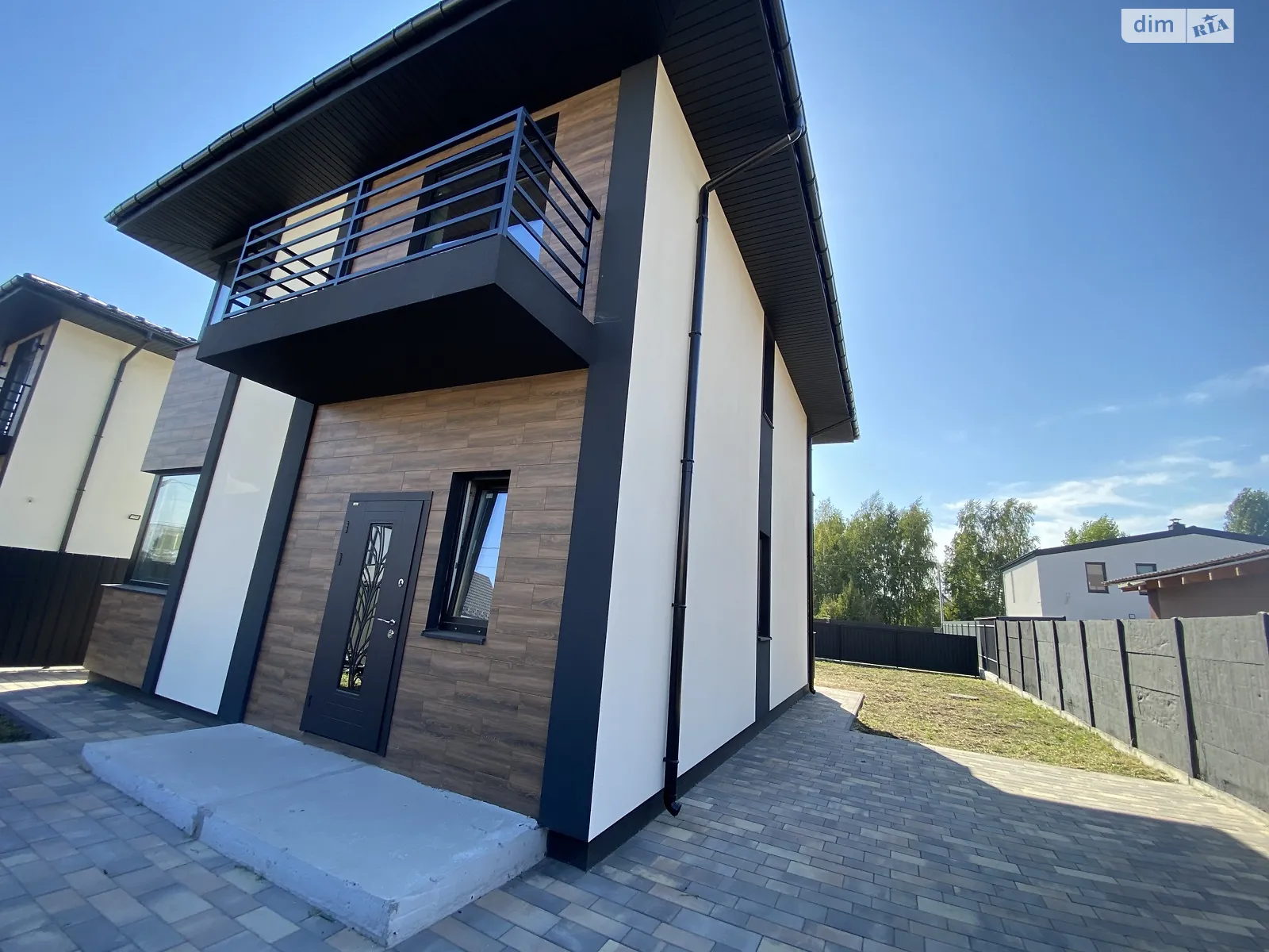 Продается дом на 2 этажа 120 кв. м с бассейном, цена: 114000 $ - фото 1