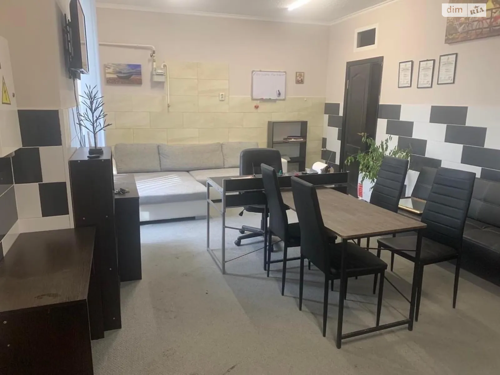 Продается помещения свободного назначения 40 кв. м в 6-этажном здании, цена: 22000 $ - фото 1