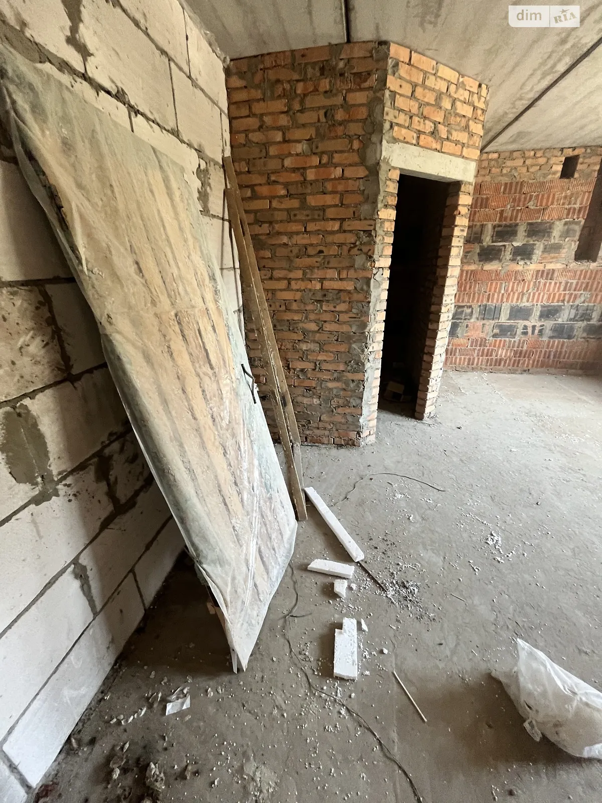 Продается 1-комнатная квартира 25.5 кв. м в Гостомеле, ул. Юбилейная - фото 1