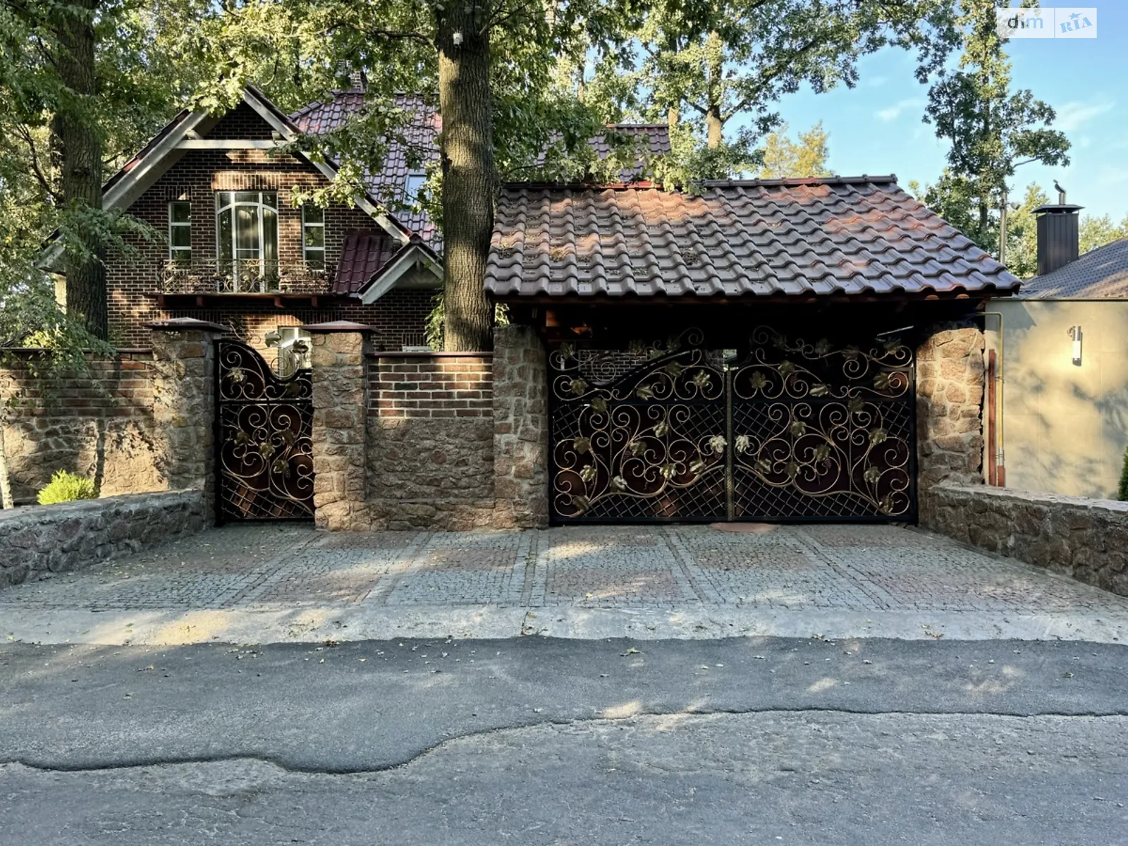 Продается дом на 2 этажа 187 кв. м с беседкой, цена: 335000 $ - фото 1