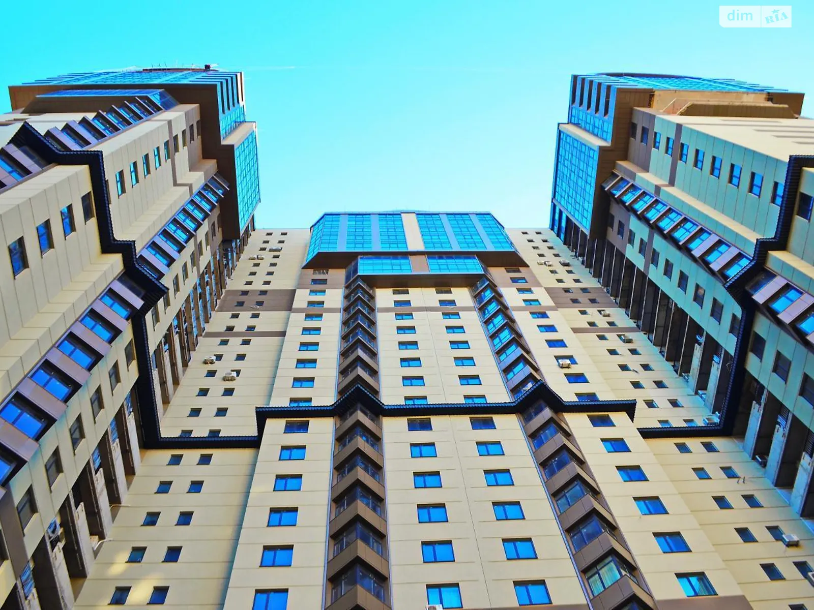 Продається 3-кімнатна квартира 100 кв. м у Києві, вул. Андрія Верхогляда(Драгомирова), 14А - фото 1