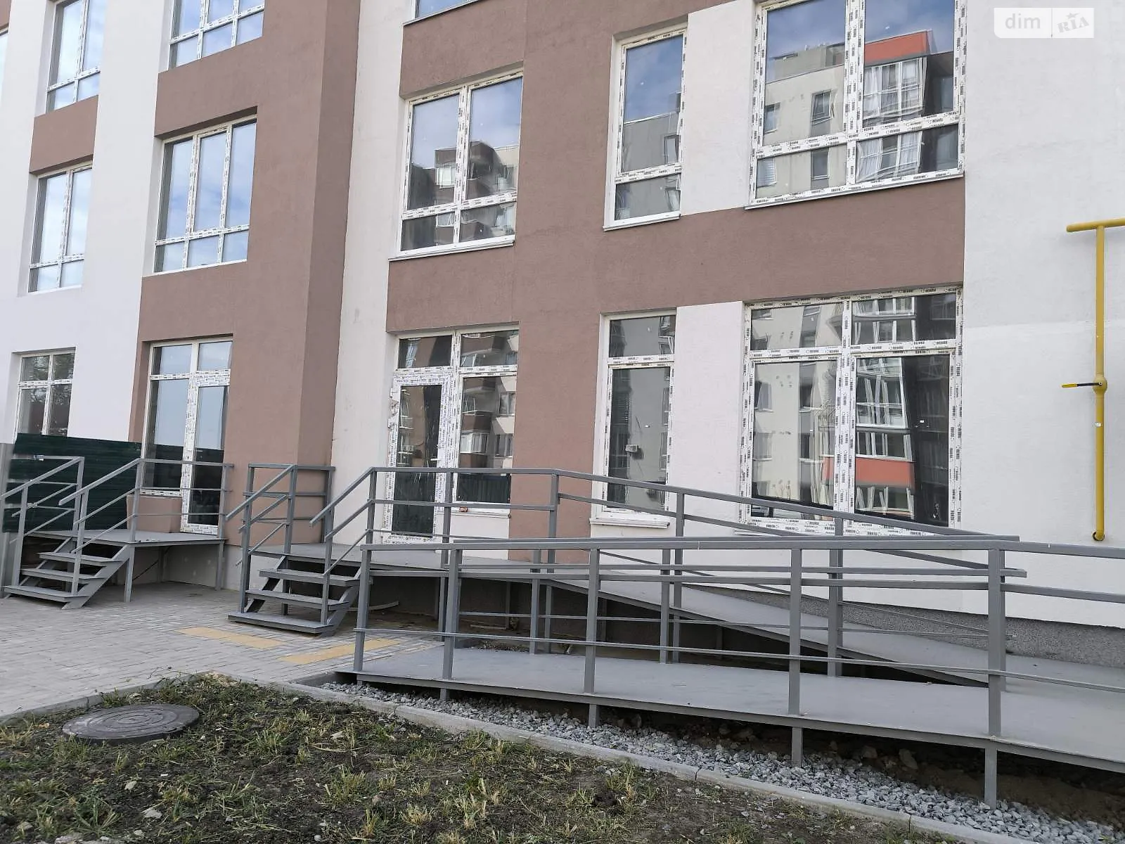Продається 2-кімнатна квартира 64 кв. м у Бучі, вул. Бориса Гмирі - фото 1