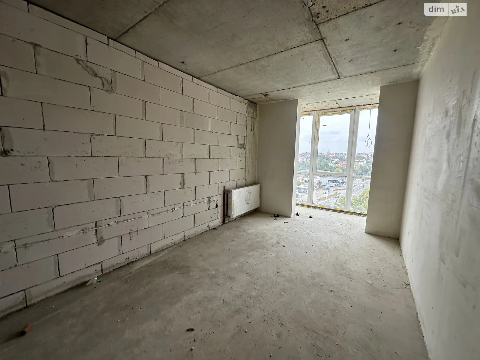 Продается 3-комнатная квартира 92 кв. м в Черновцах - фото 1