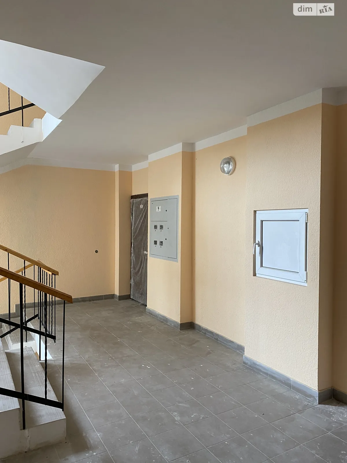 Продается 3-комнатная квартира 92 кв. м в Черновцах - фото 1