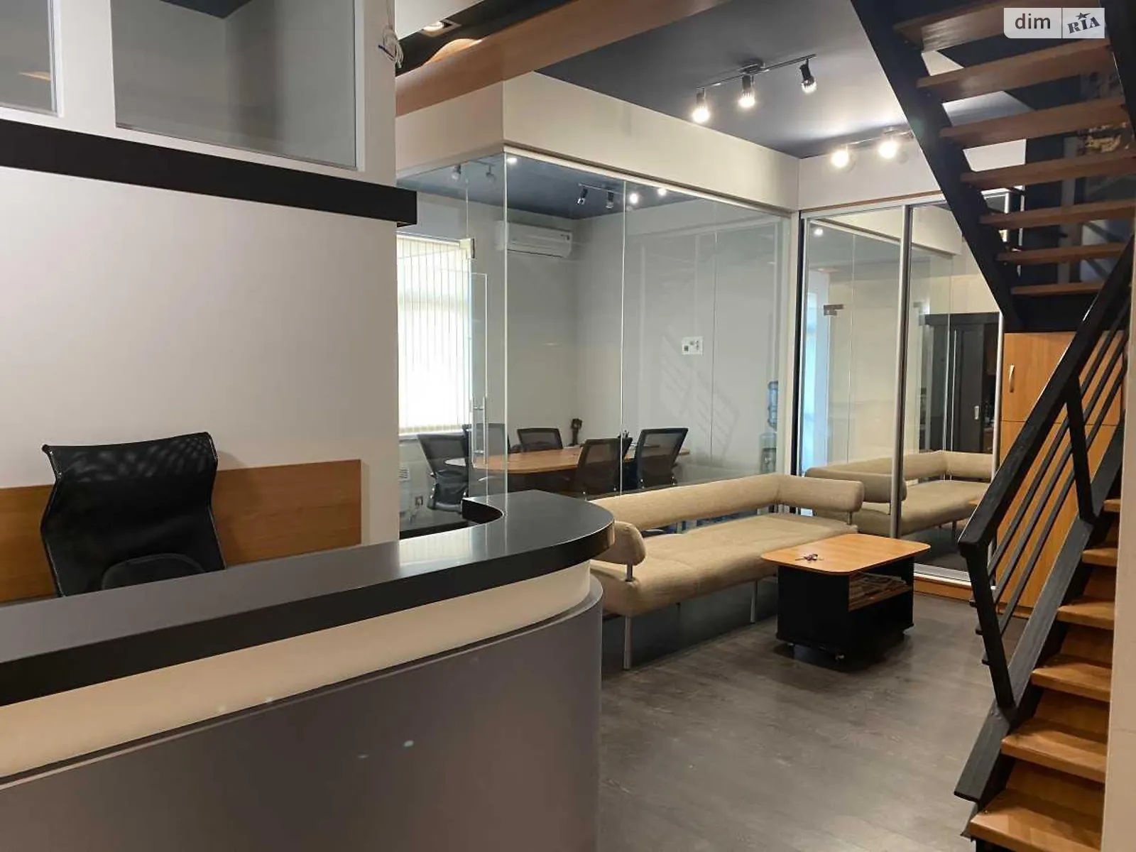 Сдается в аренду офис 206 кв. м в бизнес-центре, цена: 3500 $ - фото 1