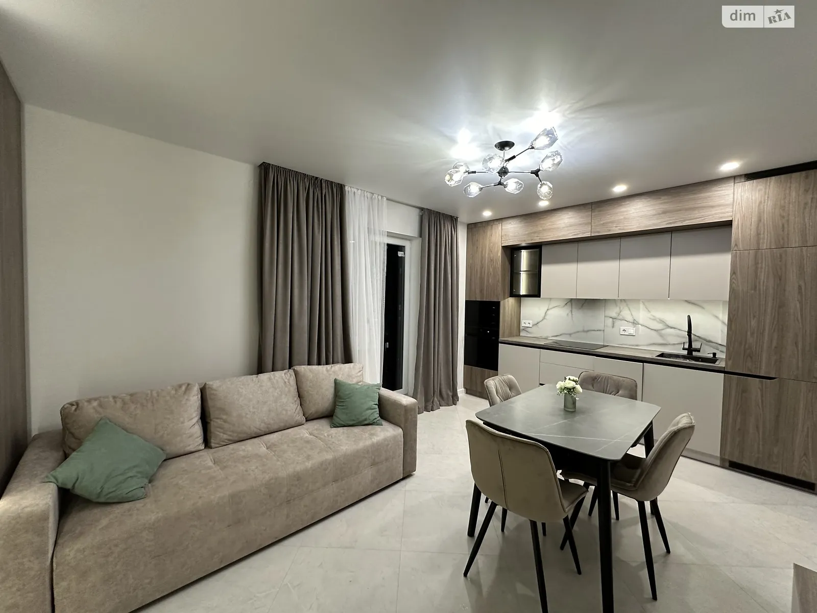 Продается 2-комнатная квартира 61 кв. м в Одессе, ул. Жемчужная, 9 - фото 1