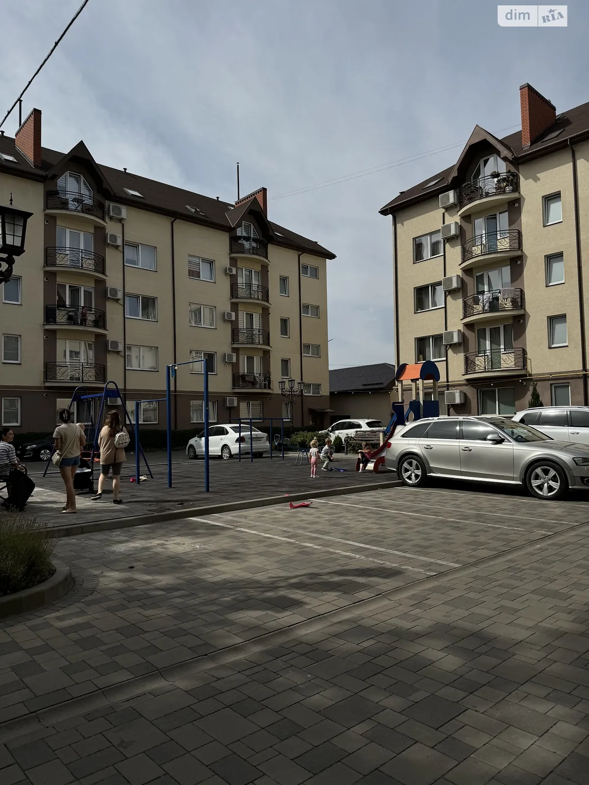 Продається 3-кімнатна квартира 150 кв. м у Мукачеві, вул. Юрія Герца, 2А - фото 1
