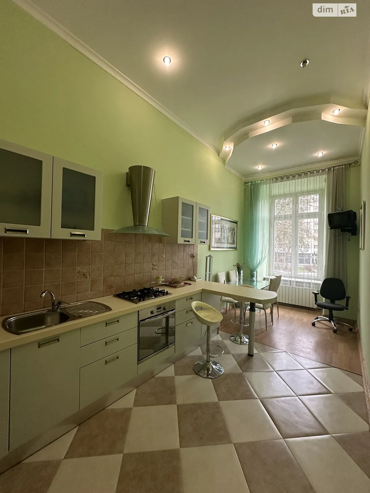 Сдается в аренду 2-комнатная квартира 95 кв. м в, цена: 600 $ - фото 1