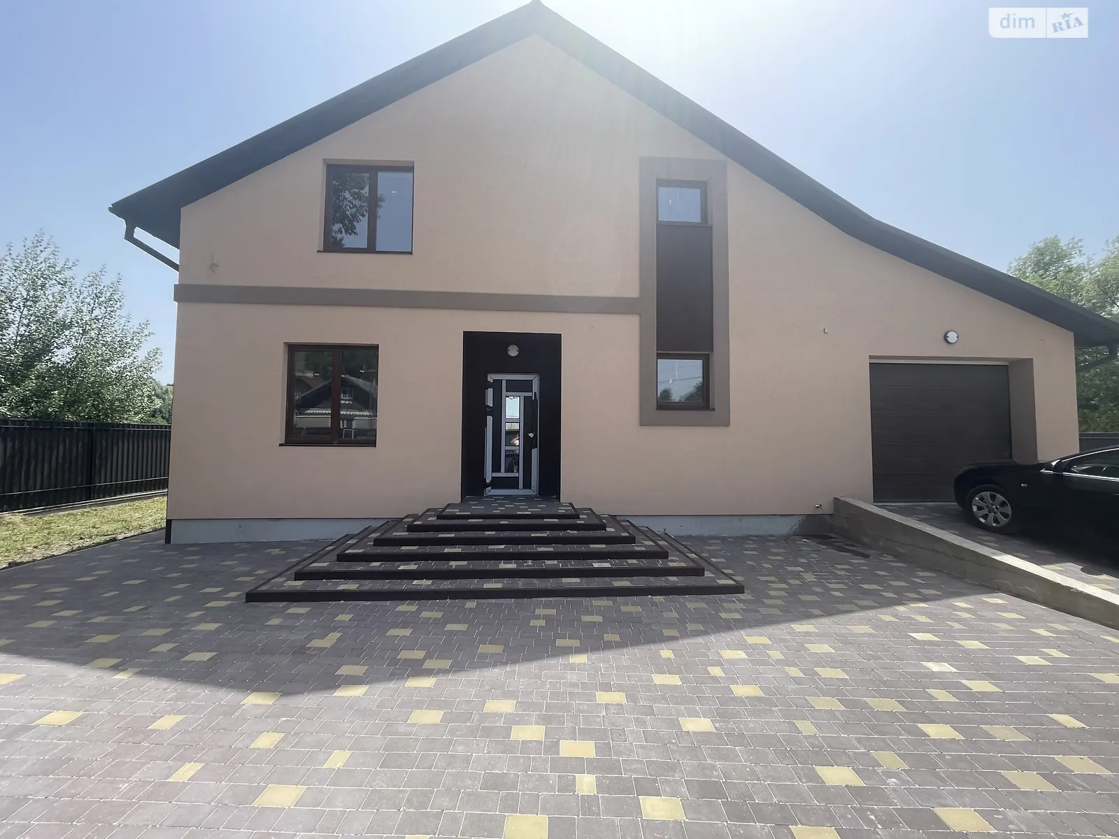 Продается дом на 2 этажа 180 кв. м с гаражом, цена: 150000 $ - фото 1
