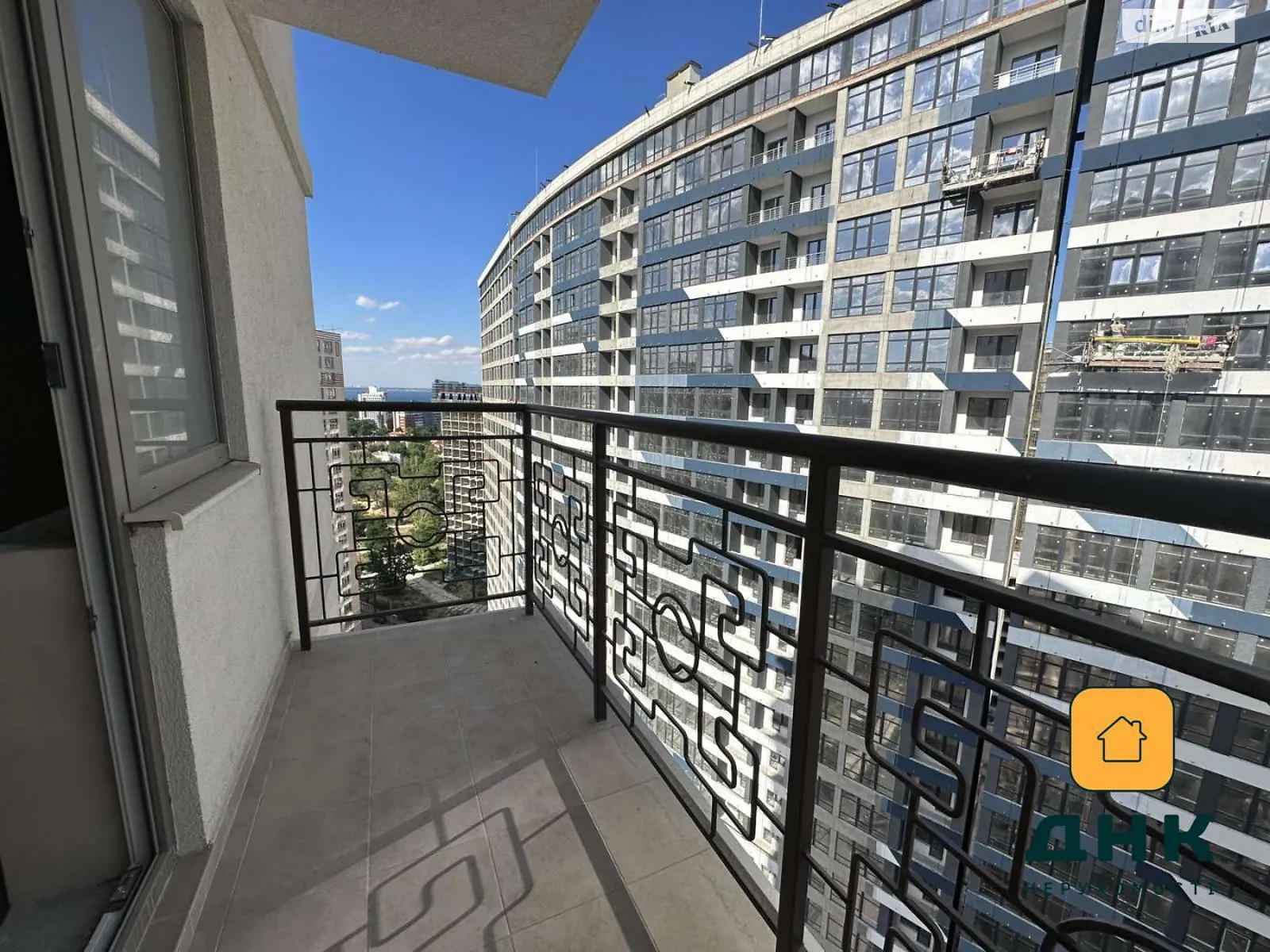 Продается 1-комнатная квартира 42.8 кв. м в Одессе, ул. Генуэзская, 3Г - фото 1