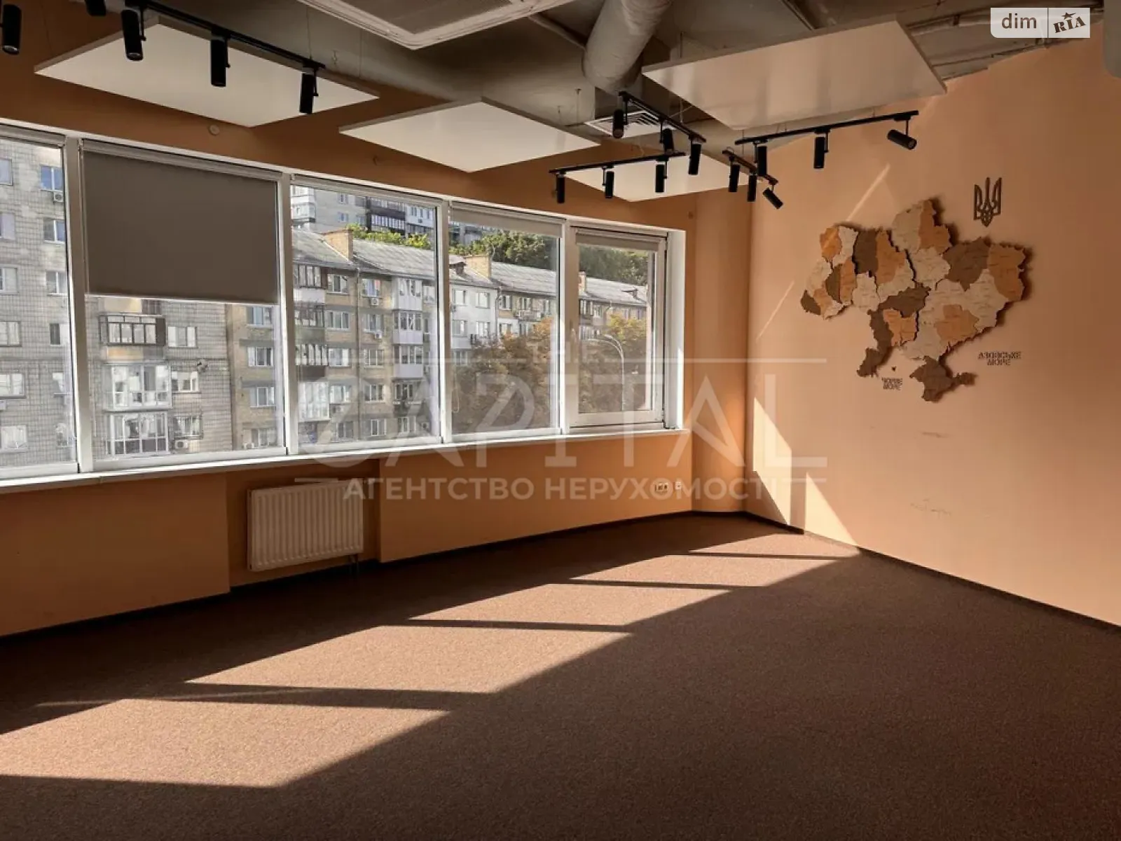 Сдается в аренду офис 450 кв. м в бизнес-центре, цена: 9000 $ - фото 1