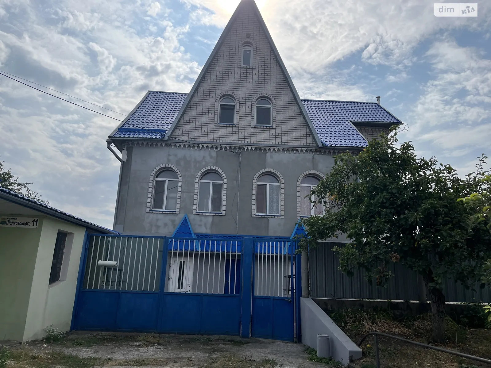 Продається будинок 3 поверховий 237.9 кв. м з бесідкою, цена: 65000 $ - фото 1