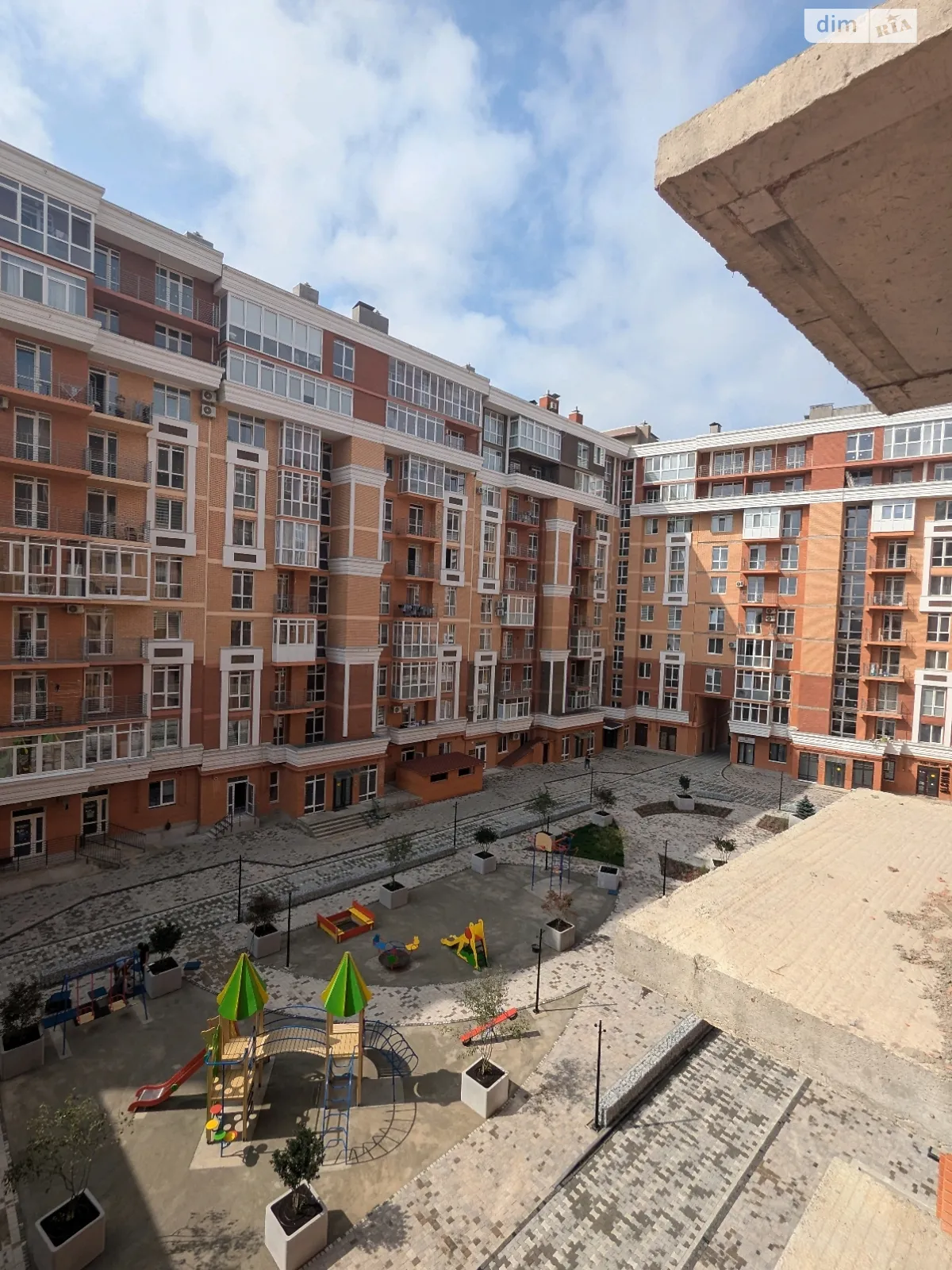 Продається 3-кімнатна квартира 75 кв. м у Чернівцях - фото 1
