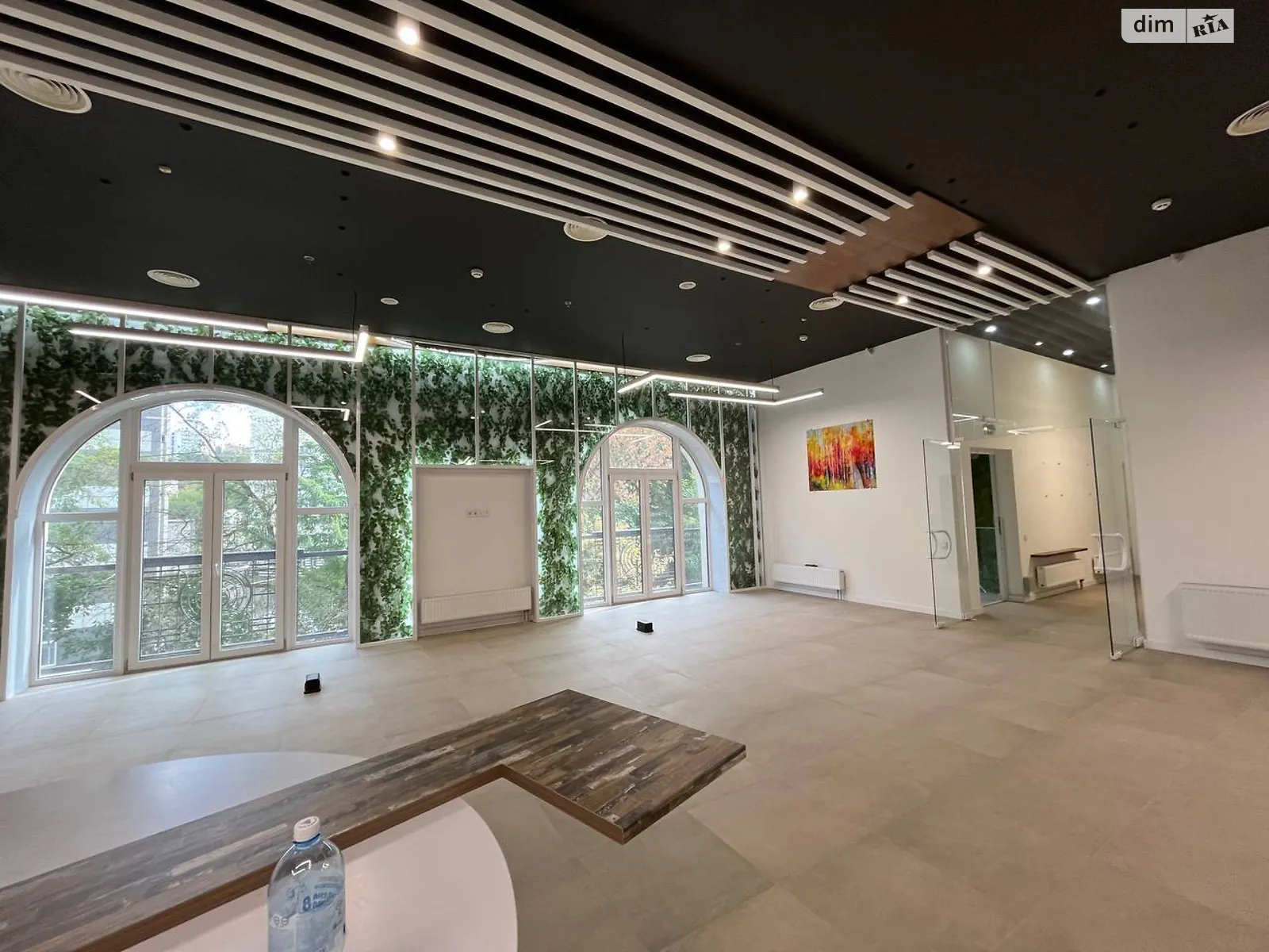 Продается офис 335 кв. м в бизнес-центре, цена: 390000 $ - фото 1