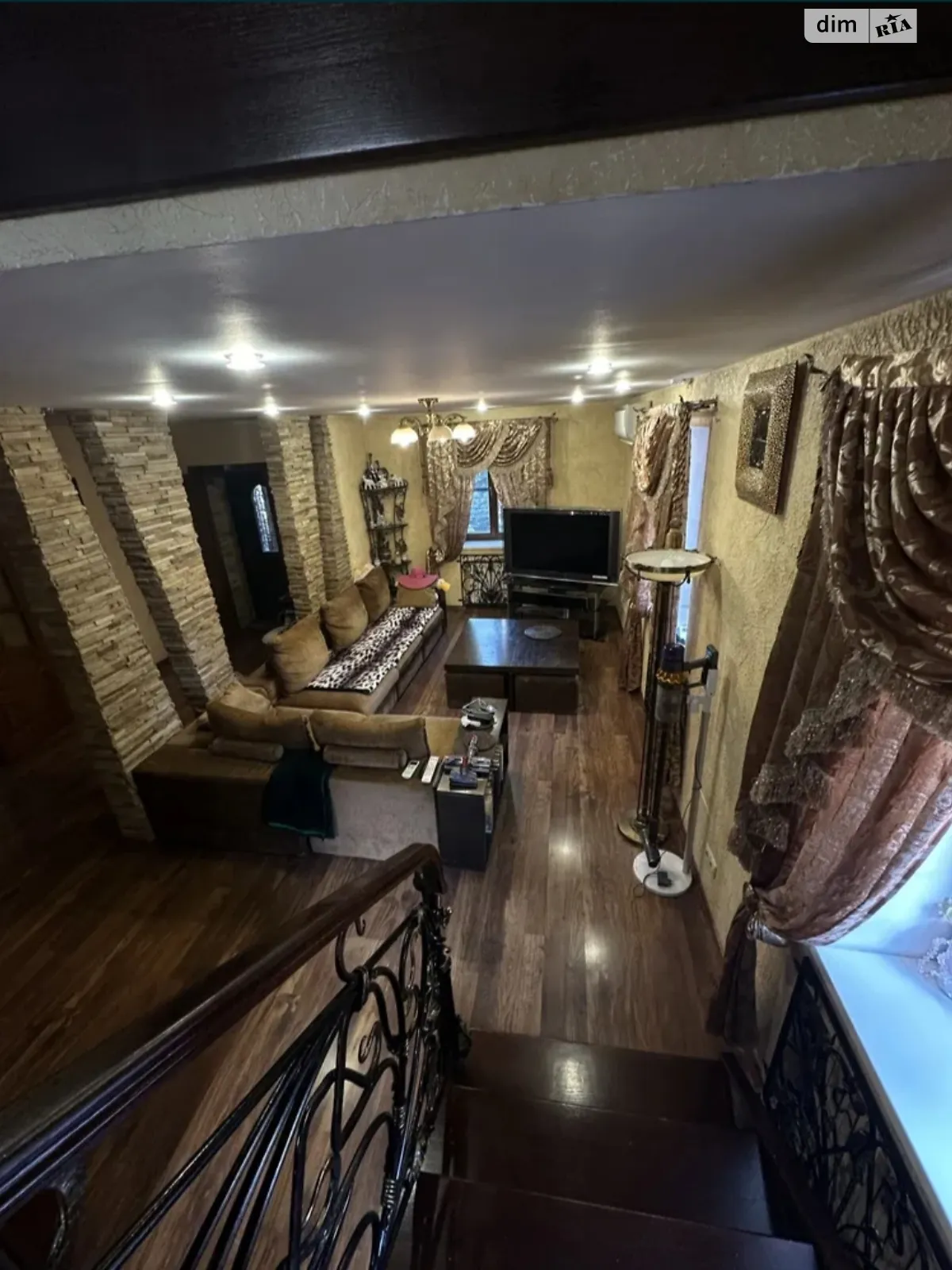 Продается дом на 2 этажа 222.9 кв. м с камином, цена: 500000 $ - фото 1