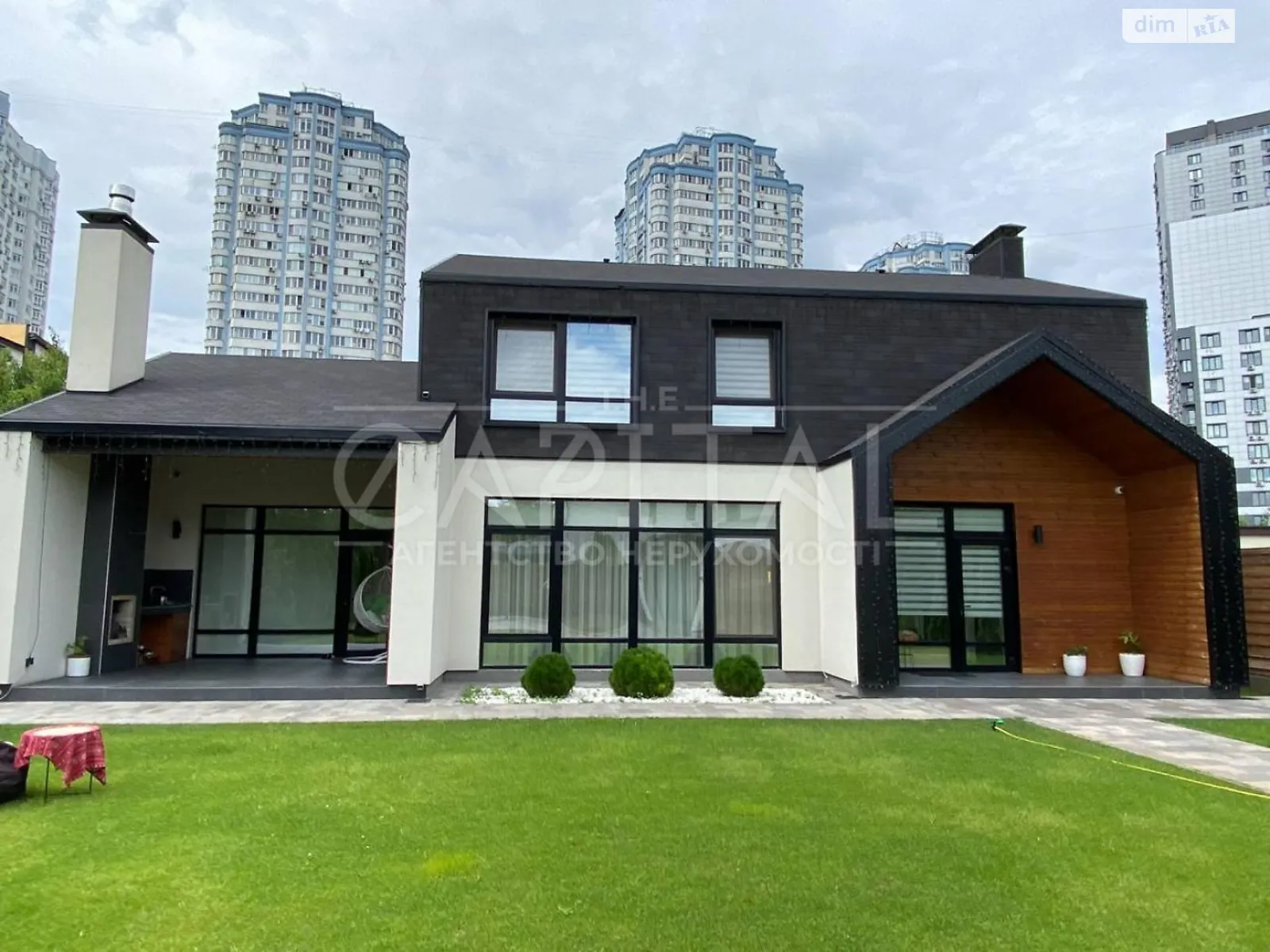 Продается дом на 2 этажа 170 кв. м с камином, цена: 700000 $ - фото 1