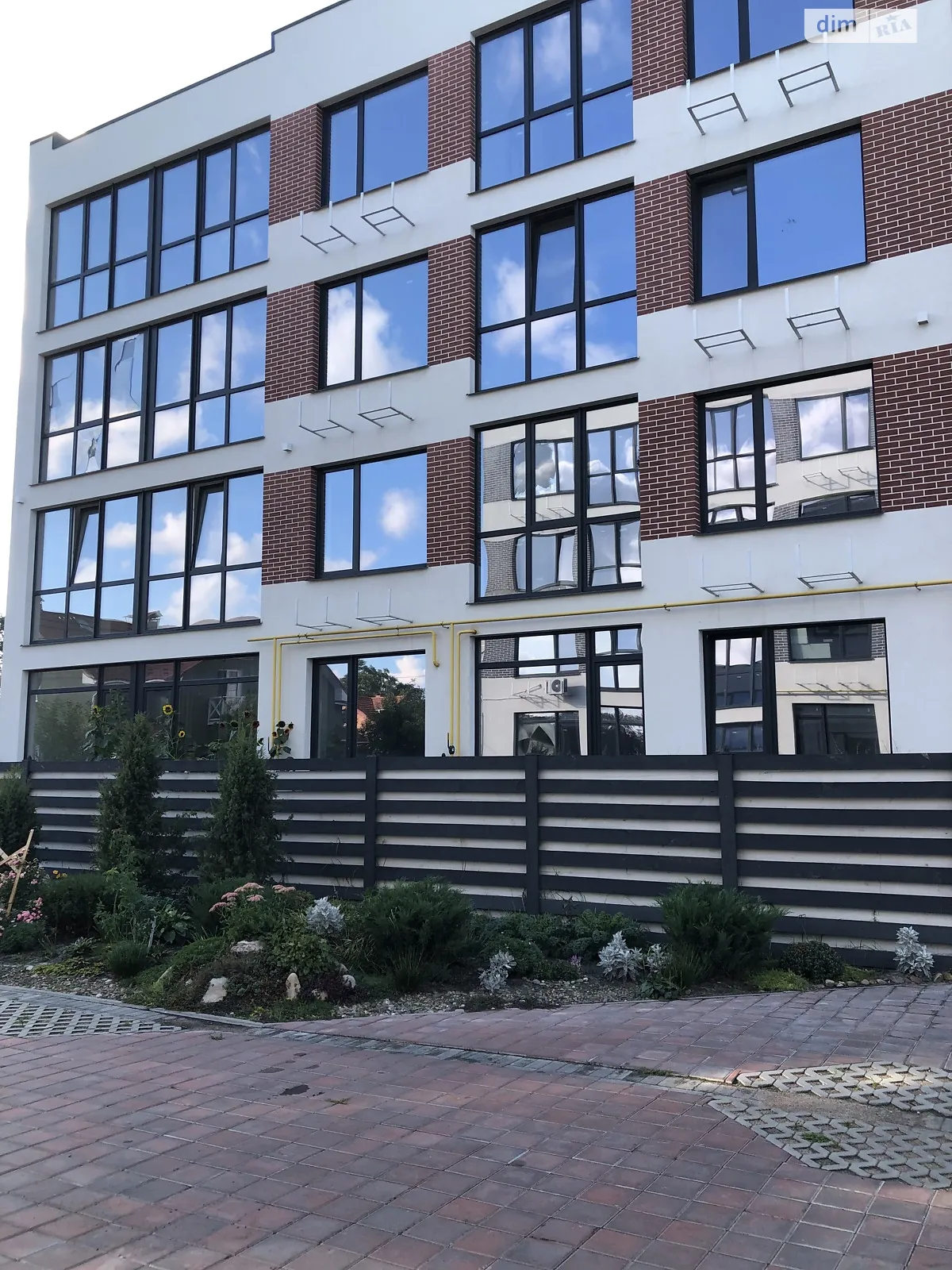 Продается 1-комнатная квартира 41 кв. м в Гостомеле, ул. Молодежная, 11/8 - фото 1