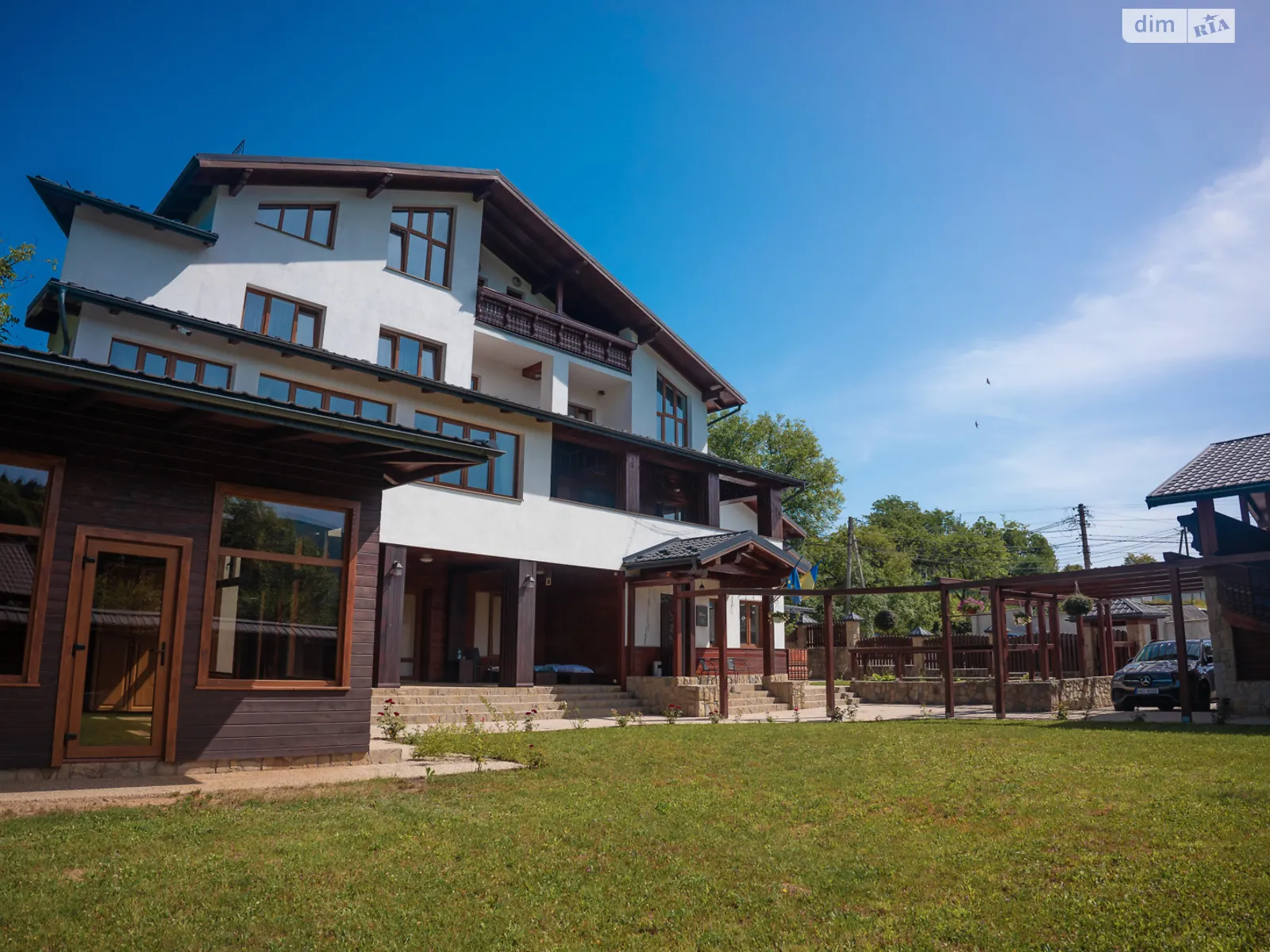 Продається об'єкт сфери послуг 790 кв. м в 4-поверховій будівлі, цена: 800000 € - фото 1