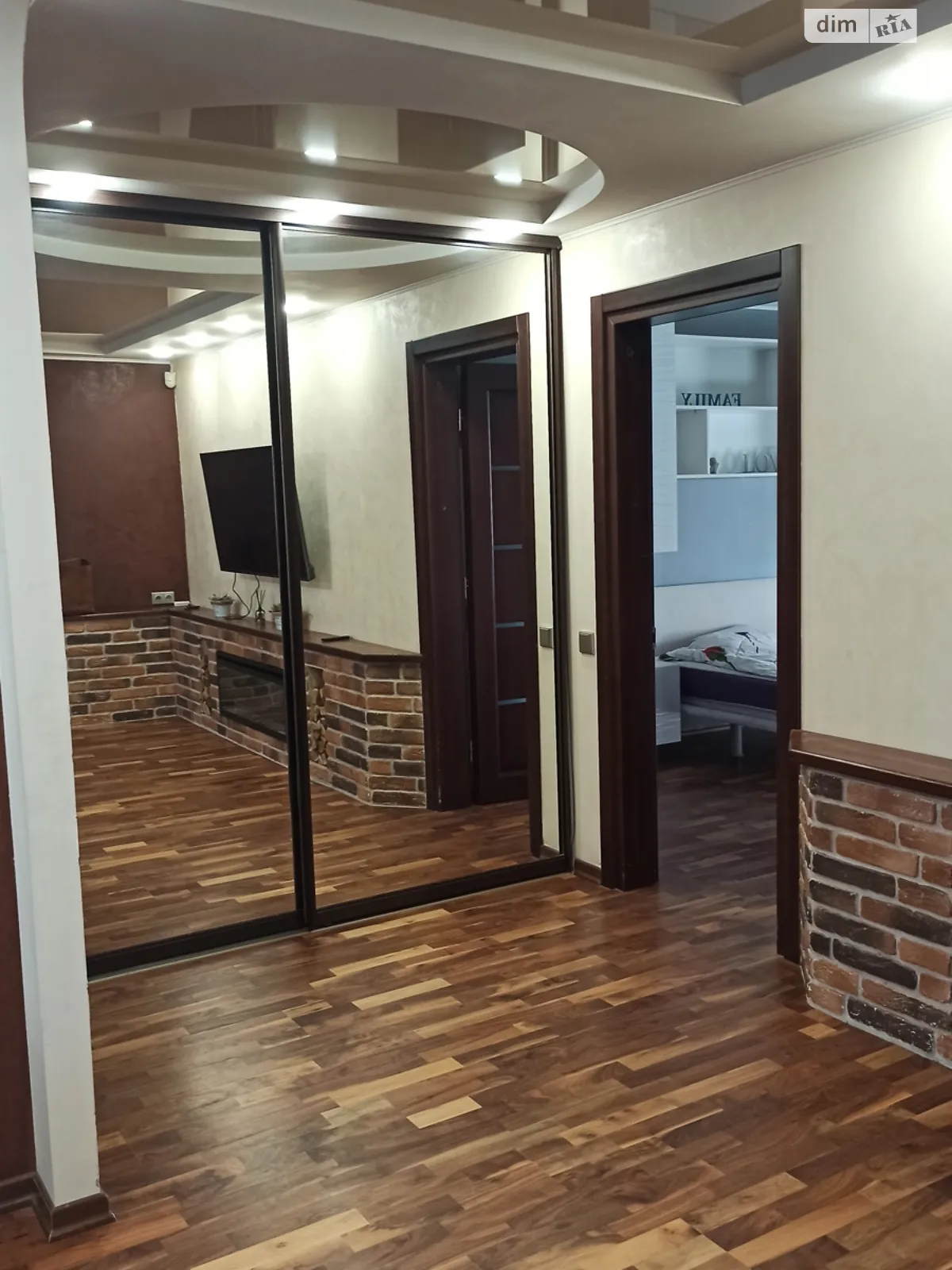 3-комнатная квартира 70 кв. м в Запорожье, ул. Воронина, 19 - фото 1