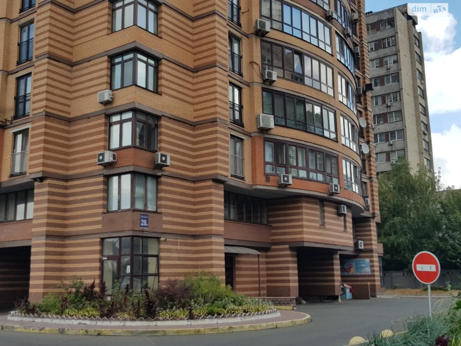 Продается офис 125 кв. м в бизнес-центре, цена: 200000 $ - фото 1
