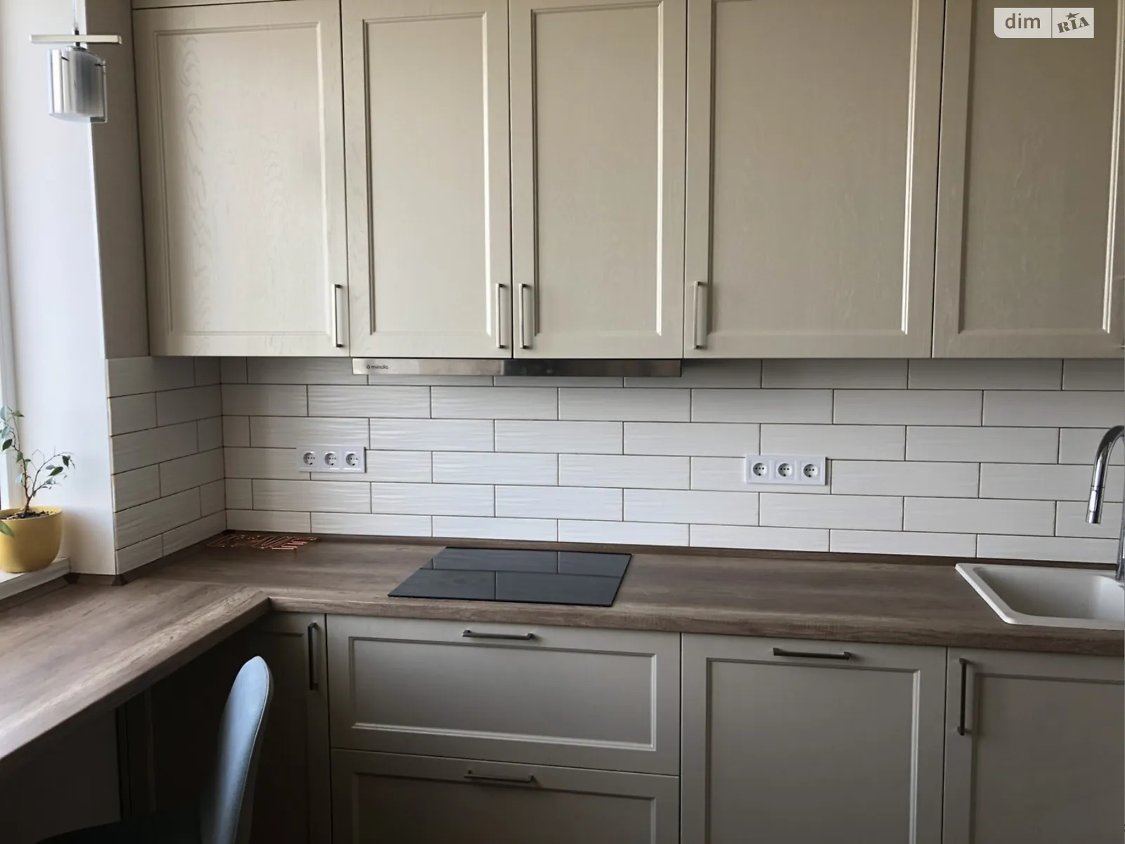 Продается 2-комнатная квартира 65 кв. м в Одессе, ул. Костанди, 104/2 - фото 1