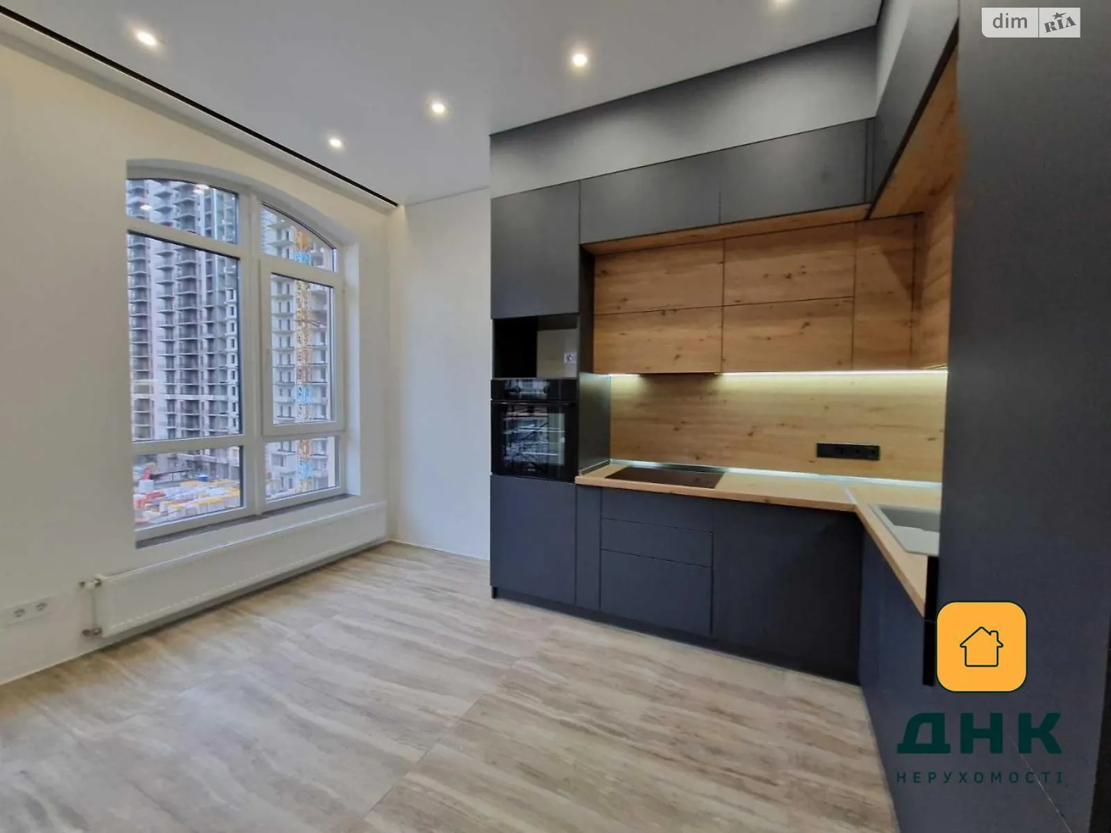 Продается 3-комнатная квартира 82 кв. м в Одессе, ул. Генуэзская, 1/1 - фото 1