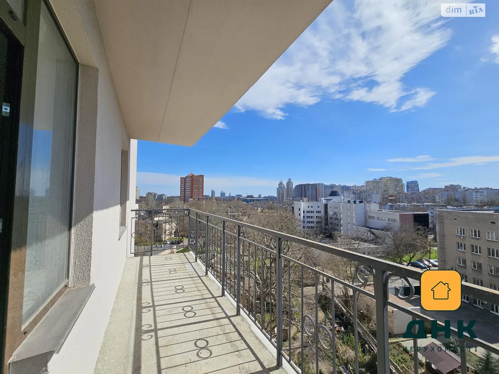 Продается 3-комнатная квартира 106 кв. м в Одессе, Фонтанская дор., 25И - фото 1