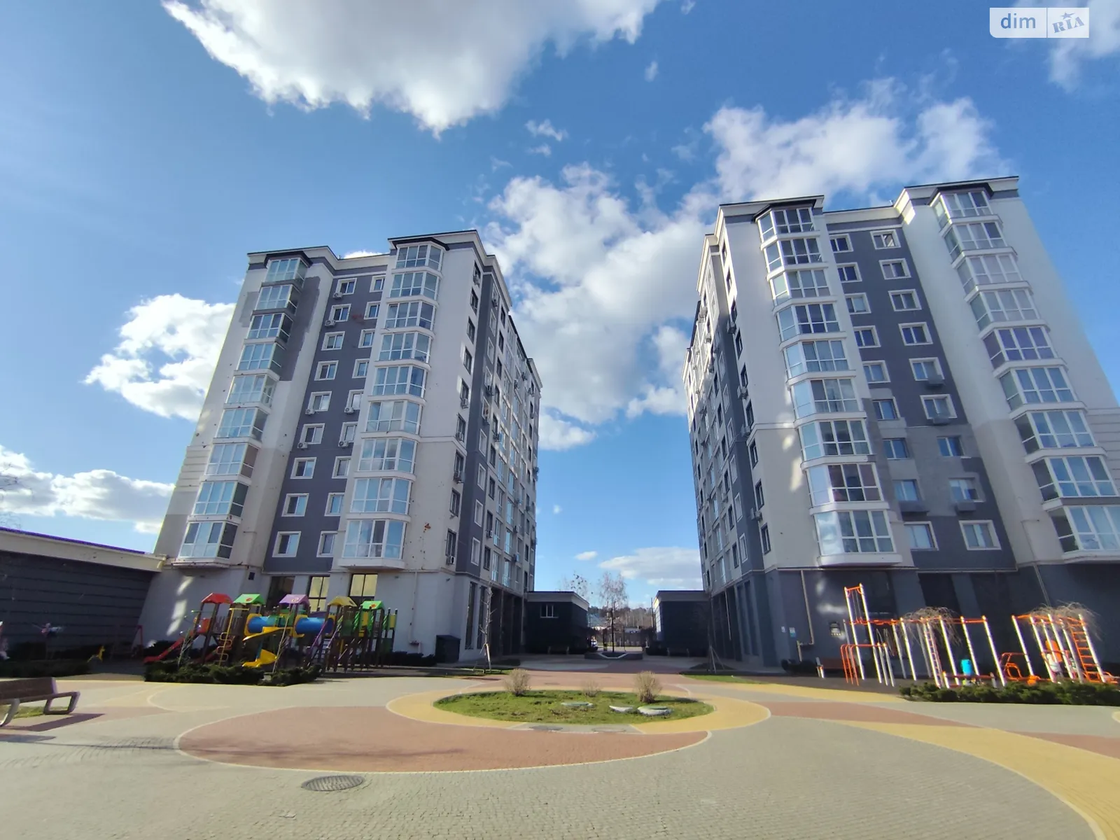 Продается 3-комнатная квартира 98.1 кв. м в Буче, пер. Тихого, 4 секція 2 - фото 1