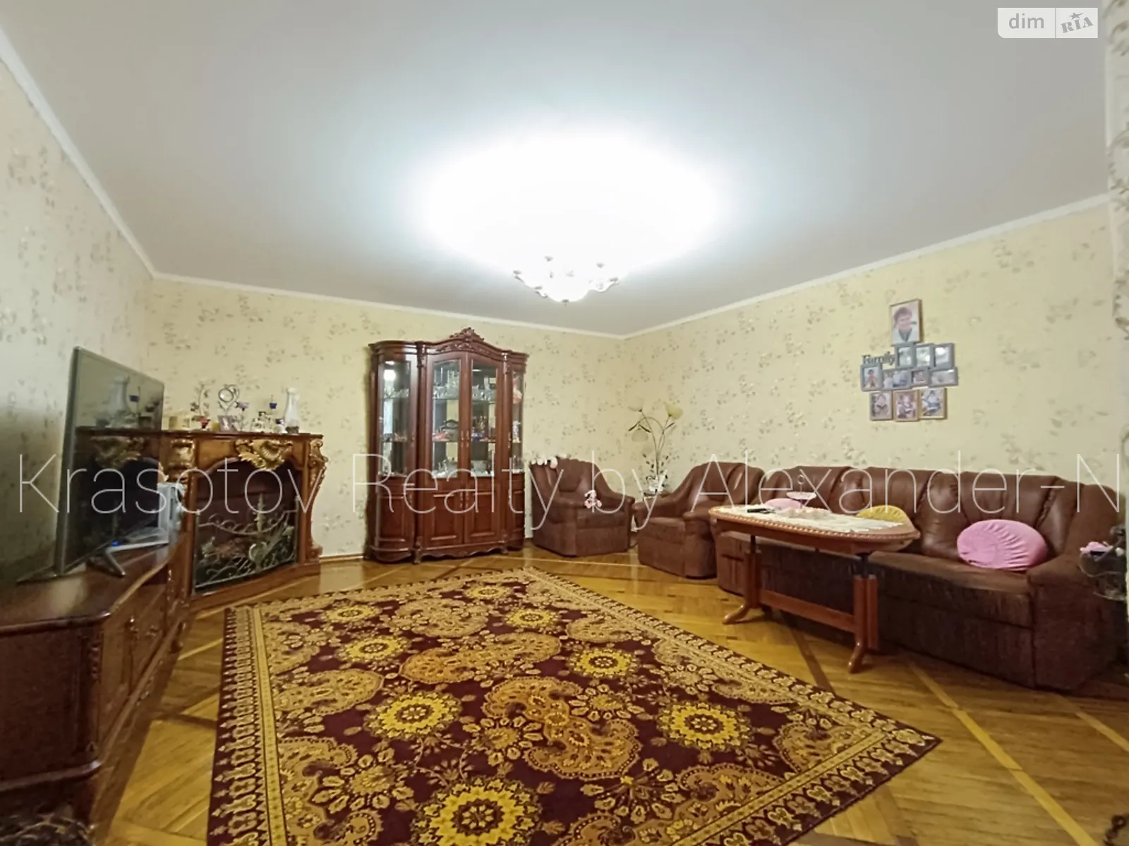 Продается дом на 2 этажа 147 кв. м с бассейном, цена: 128000 $ - фото 1