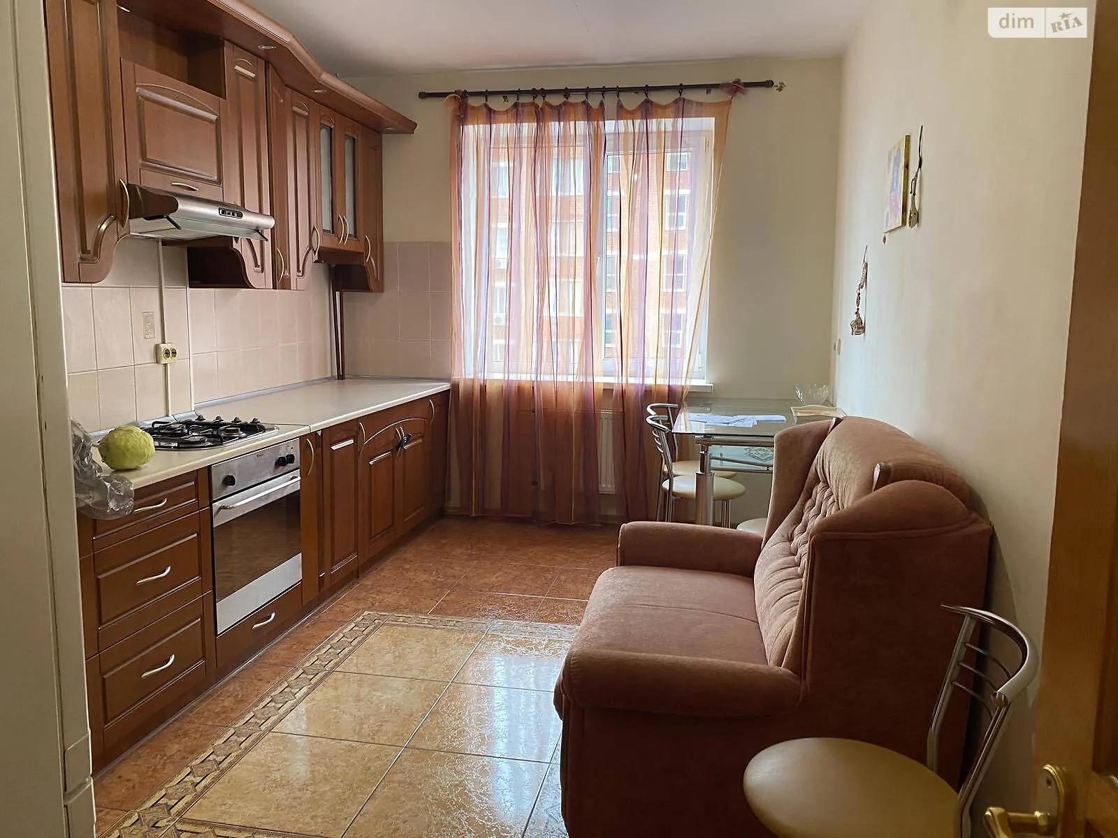Продается 1-комнатная квартира 54.5 кв. м в Черноморске, ул. Парусная - фото 1