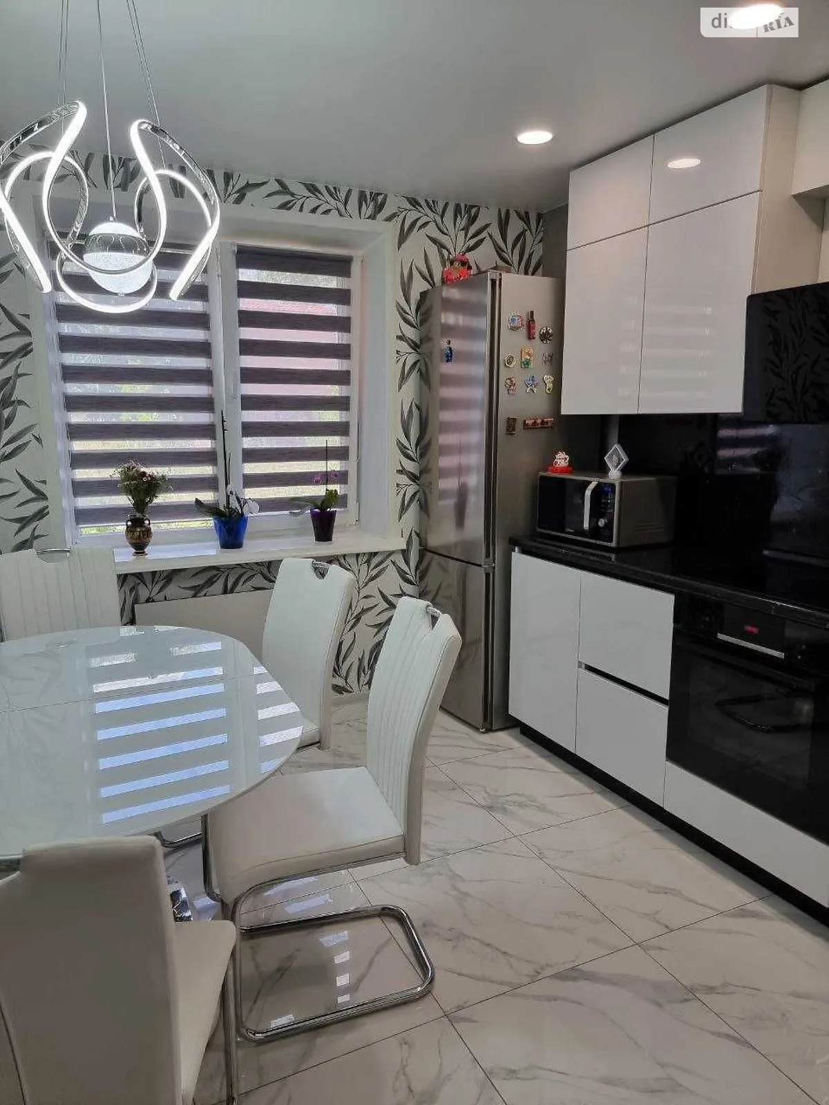 Продается дом на 3 этажа 324.8 кв. м с садом, цена: 126000 $ - фото 1