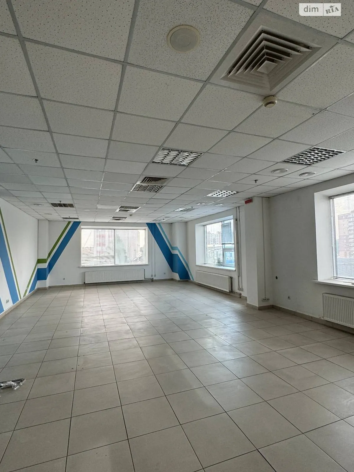 Сдается в аренду офис 130 кв. м в бизнес-центре, цена: 26000 грн - фото 1
