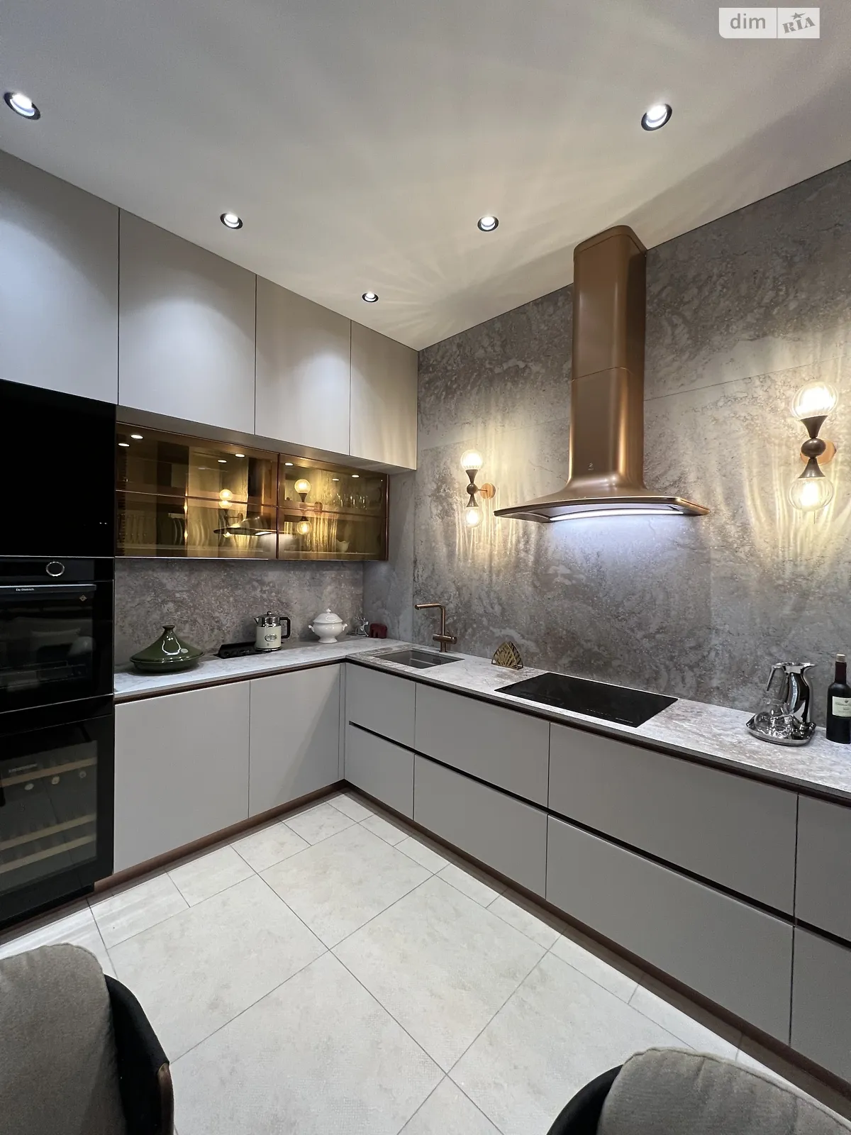 Продается дом на 2 этажа 280 кв. м с террасой, цена: 290000 $ - фото 1
