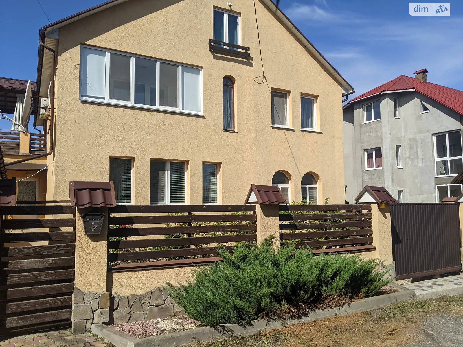 Сдается в аренду дом на 2 этажа 150 кв. м с террасой, цена: 550 $ - фото 1