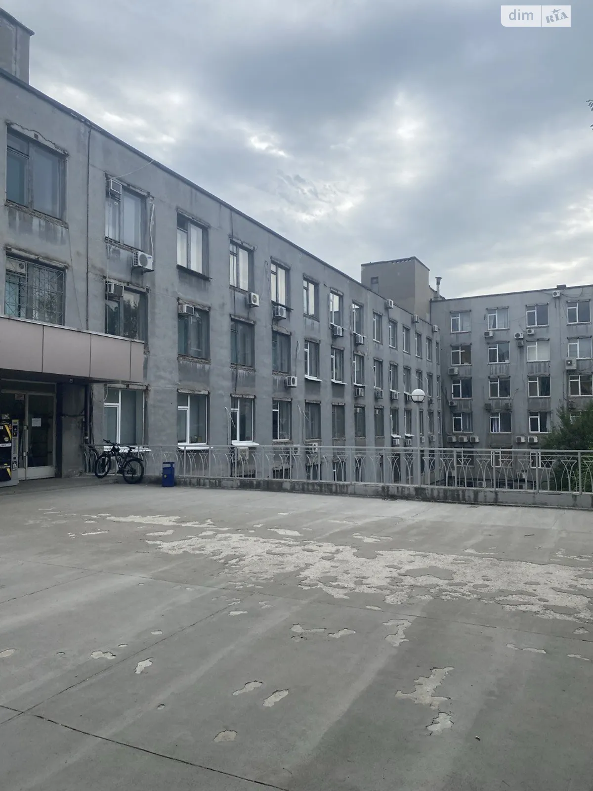Продается офис 10305 кв. м в бизнес-центре, цена: 2500000 $ - фото 1