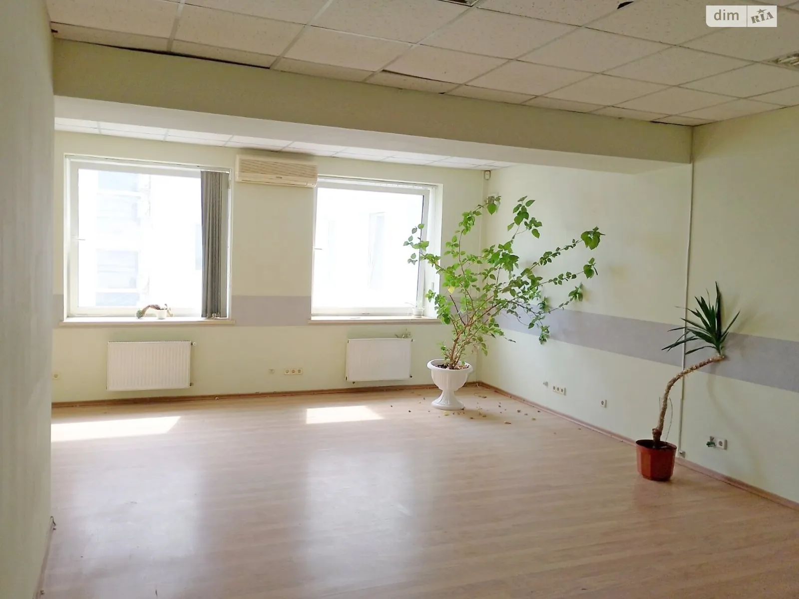 Продается офис 35 кв. м в бизнес-центре, цена: 66500 $ - фото 1