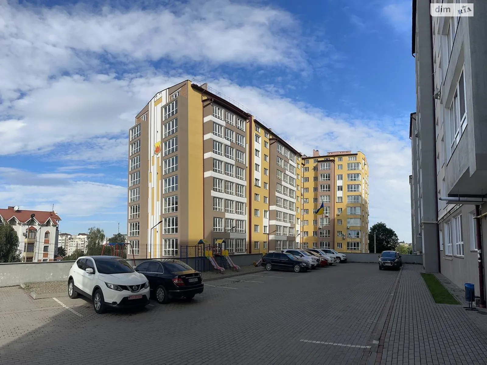 Продається 3-кімнатна квартира 100.4 кв. м у Чернівцях - фото 1