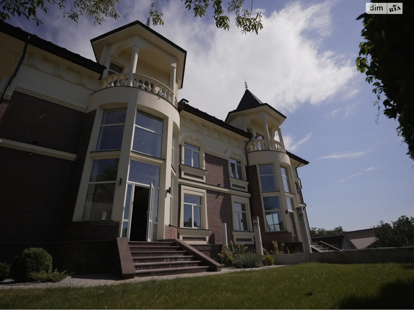 Продається будинок 3 поверховий 1042.6 кв. м з гаражем, цена: 778000 $ - фото 1
